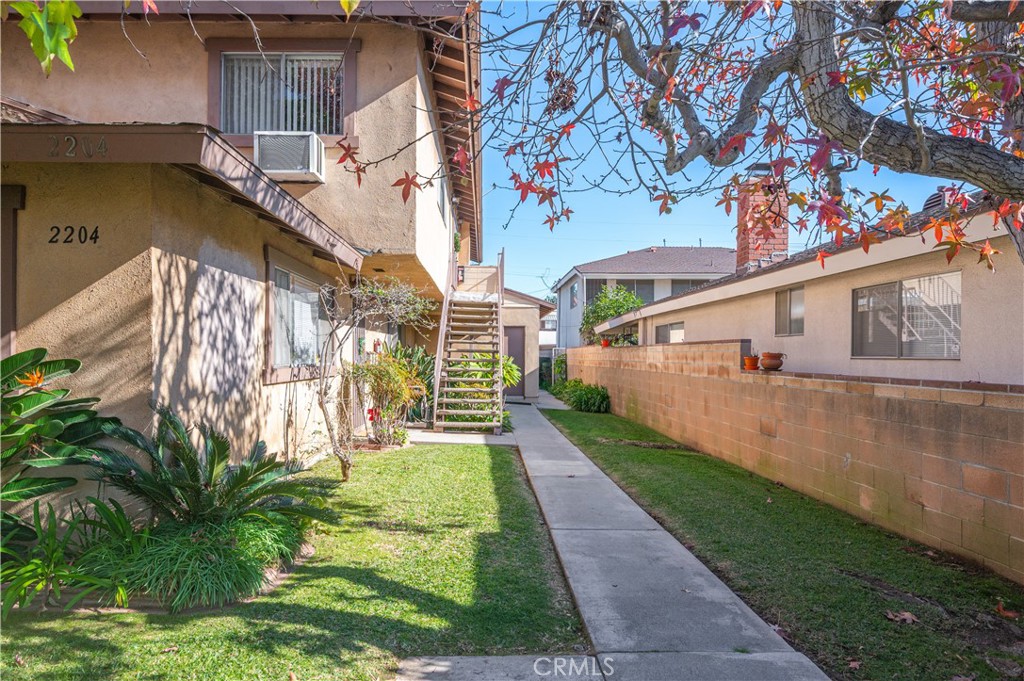 2204 Orange Grove