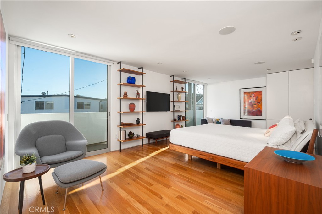 34 S Venice Boulevard 2