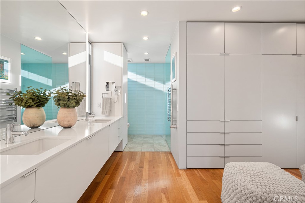 34 S Venice Boulevard 2