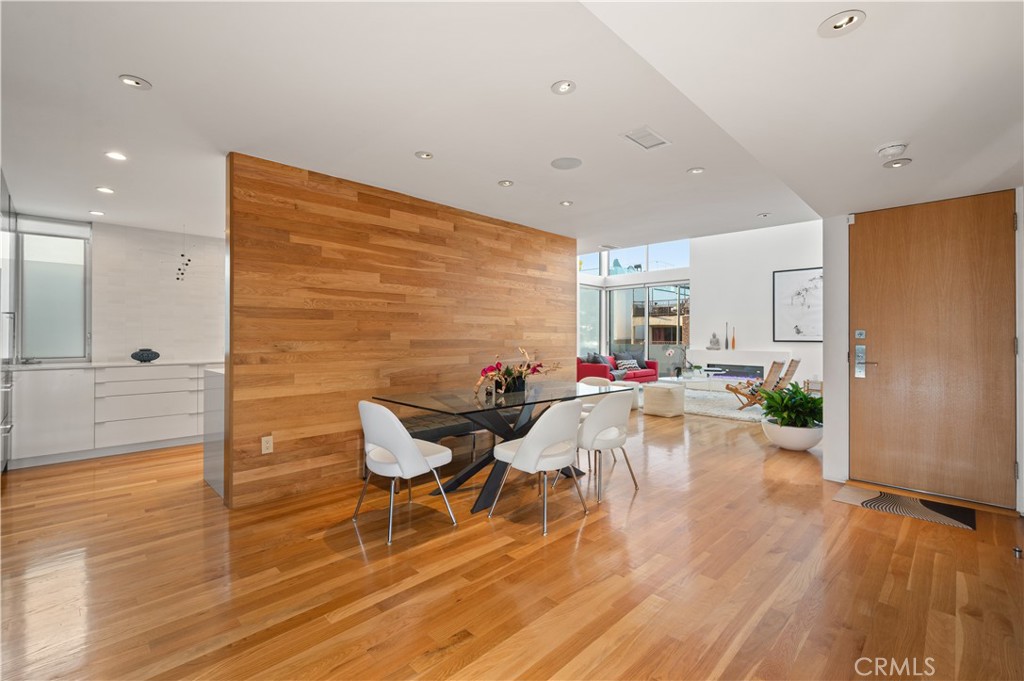 34 S Venice Boulevard 2