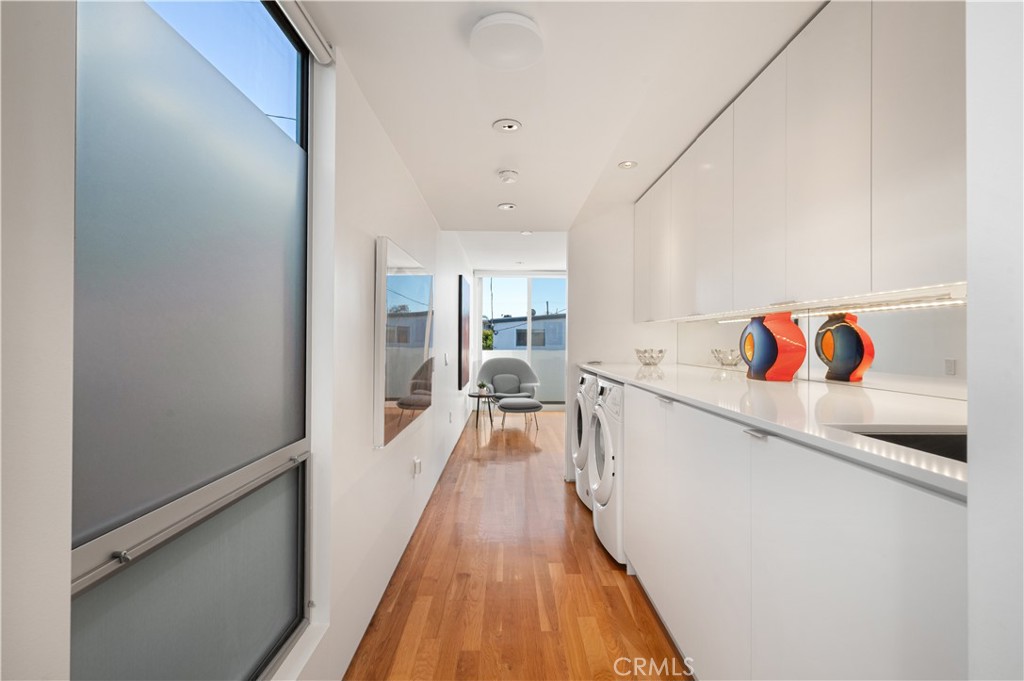 34 S Venice Boulevard 2