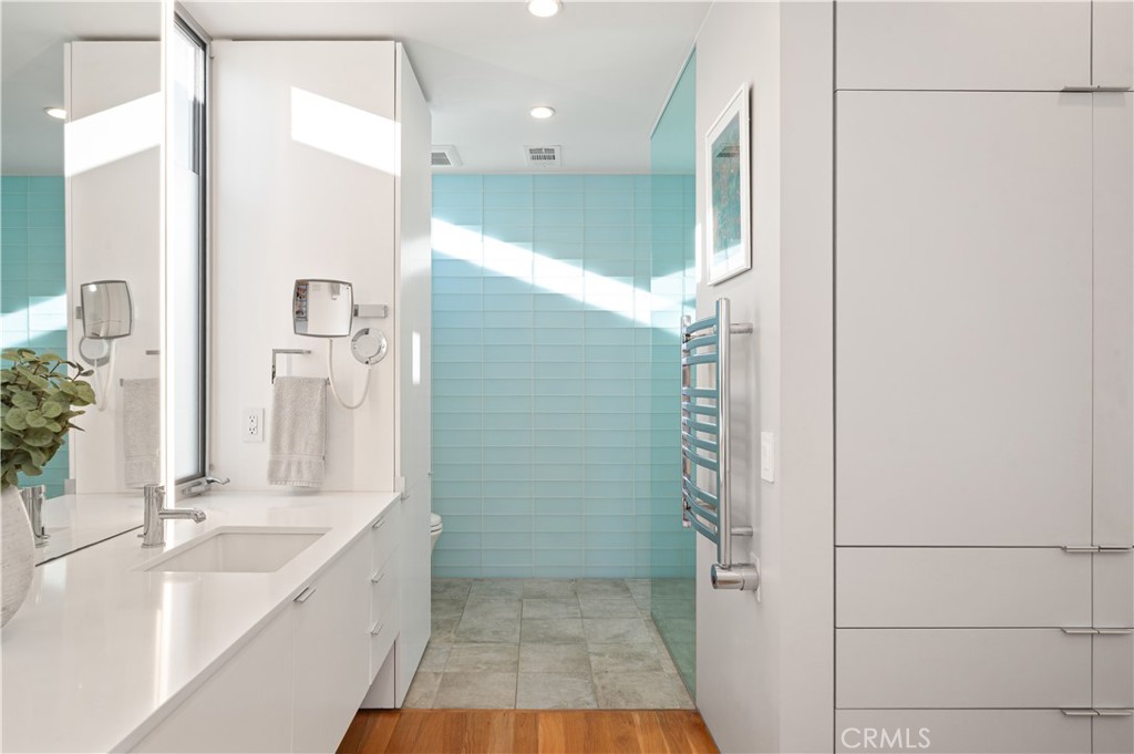 34 S Venice Boulevard 2