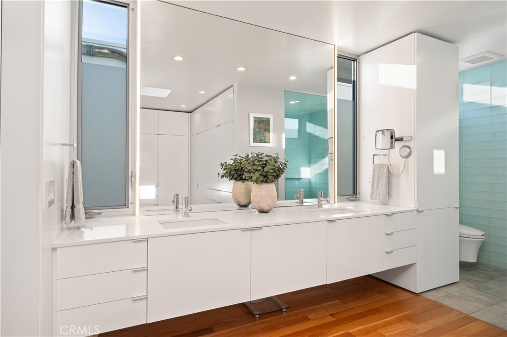 34 S Venice Boulevard 2