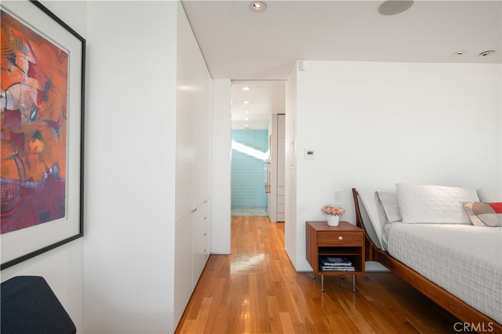 34 S Venice Boulevard 2