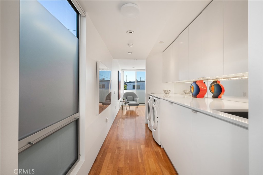 34 S Venice Boulevard 2