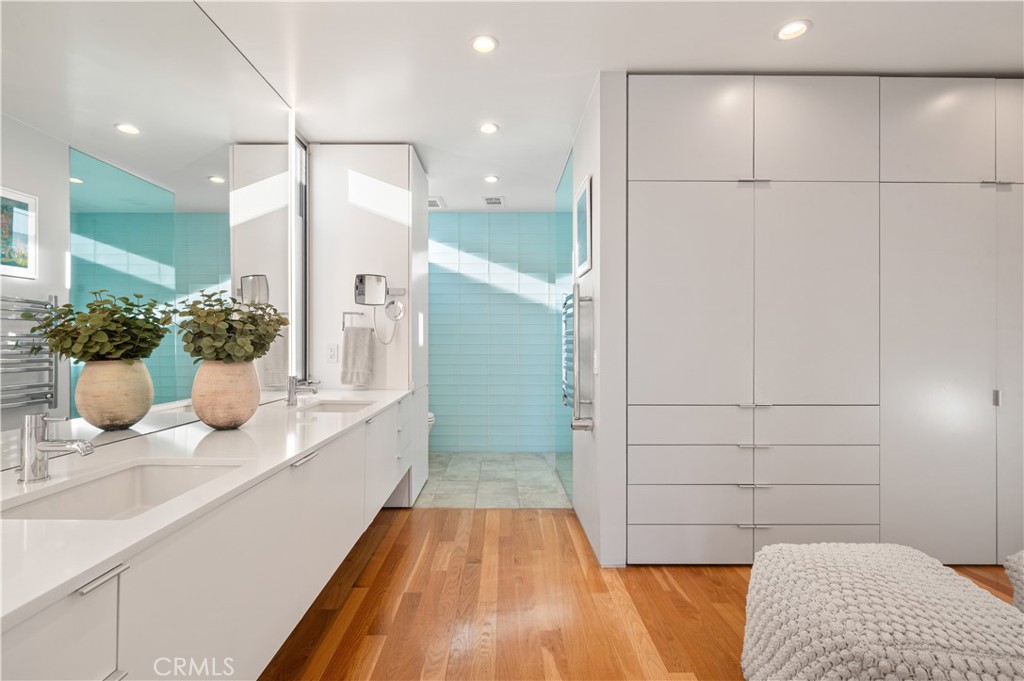 34 S Venice Boulevard 2