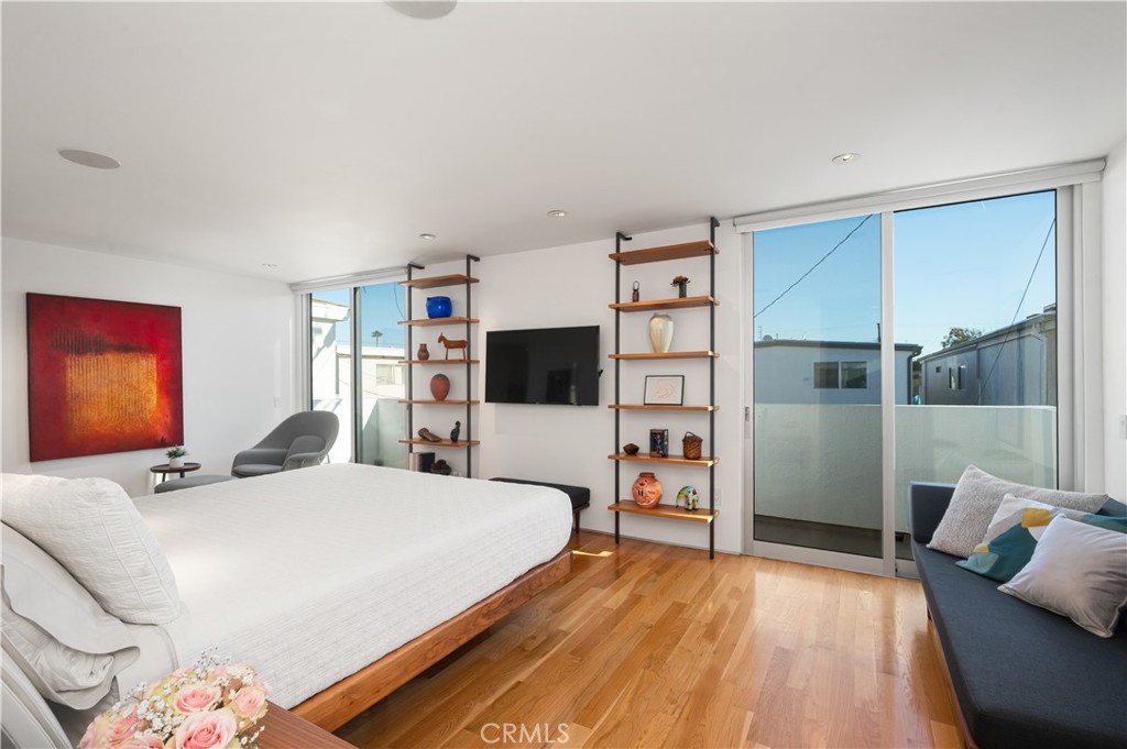 34 S Venice Boulevard 2