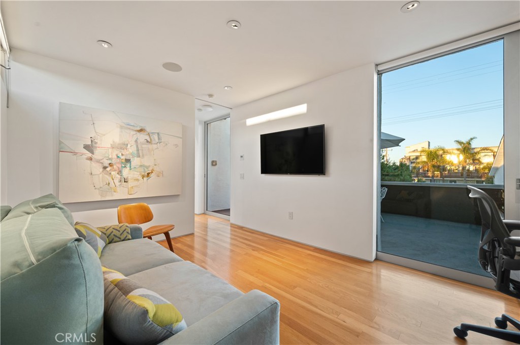 34 S Venice Boulevard 2