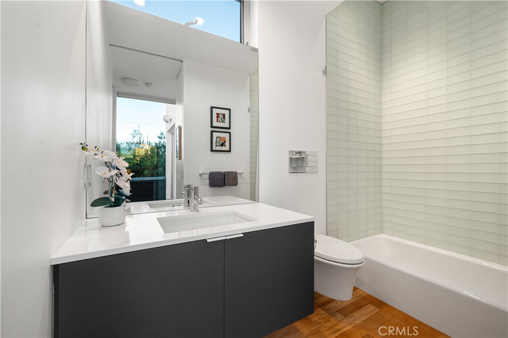 34 S Venice Boulevard 2