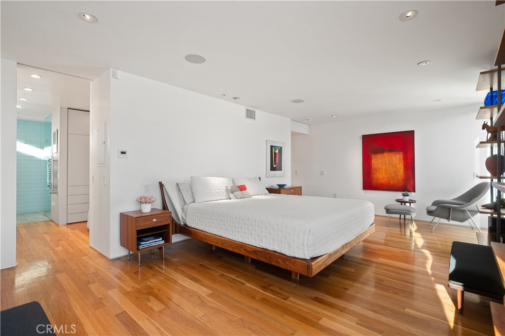 34 S Venice Boulevard 2