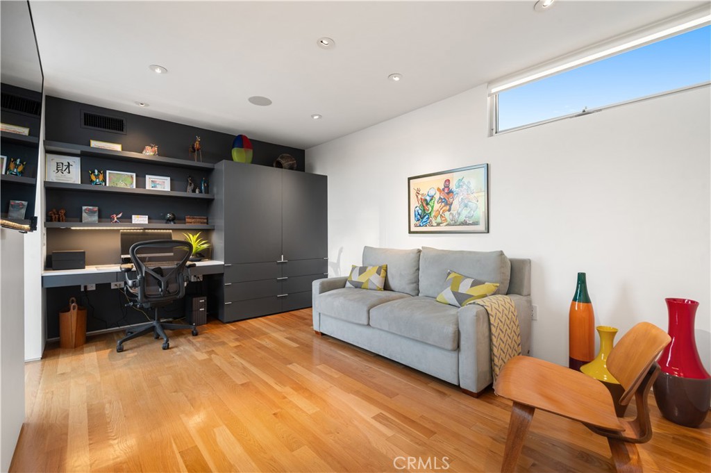 34 S Venice Boulevard 2