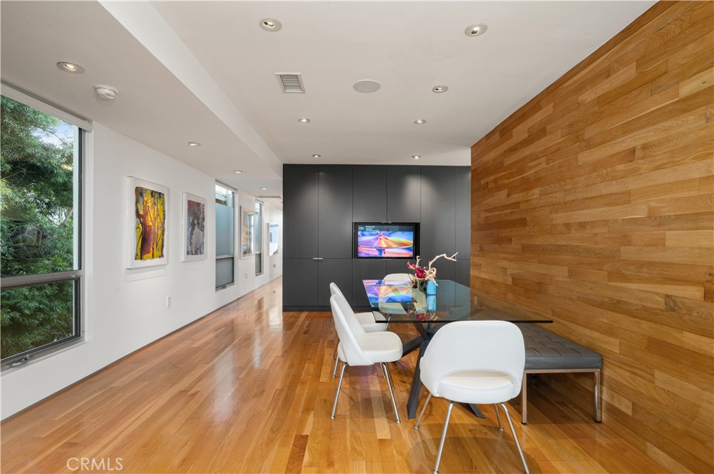 34 S Venice Boulevard 2