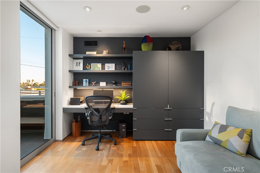 34 S Venice Boulevard 2