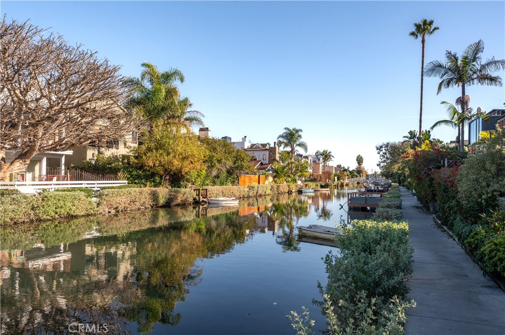 34 S Venice Boulevard 2