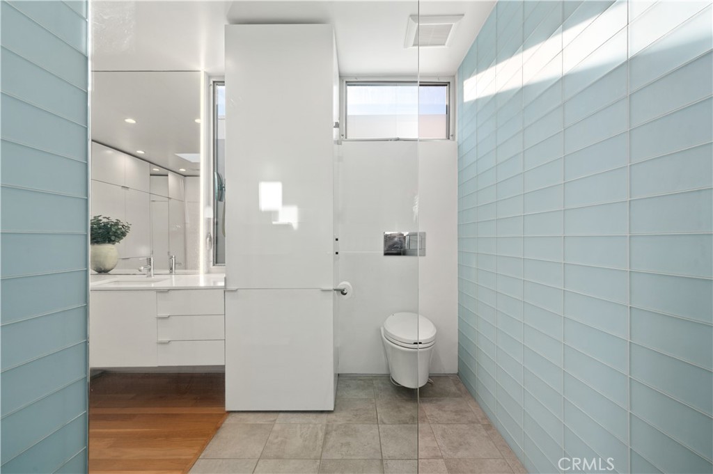 34 S Venice Boulevard 2