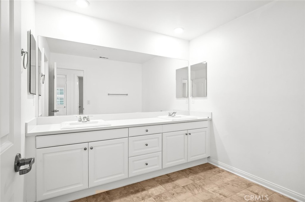 3694 S Grower Avenue