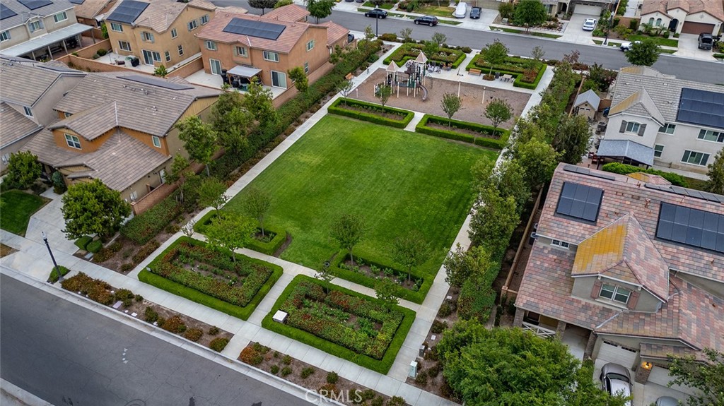 3694 S Grower Avenue