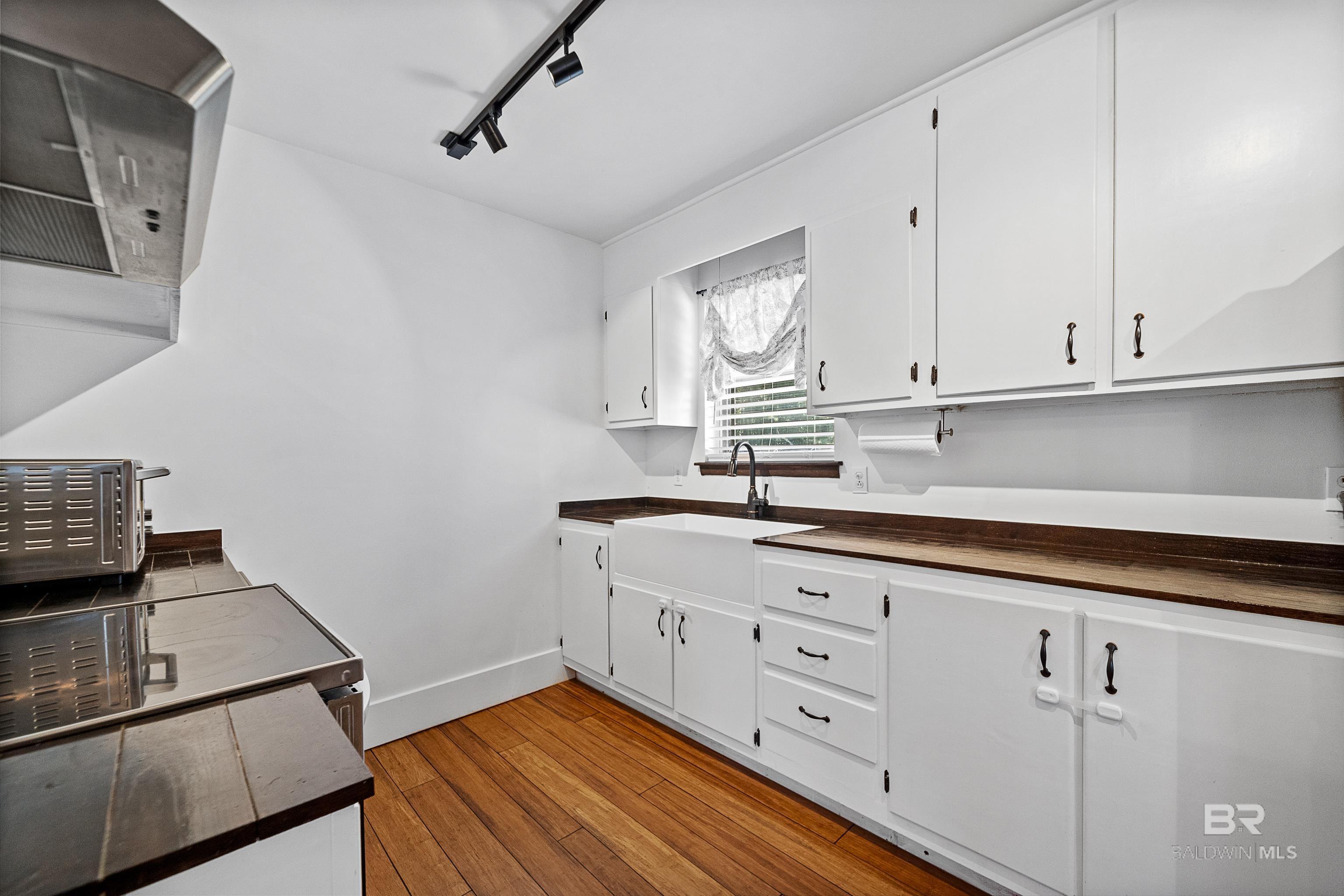 6895 Piney Woods Road