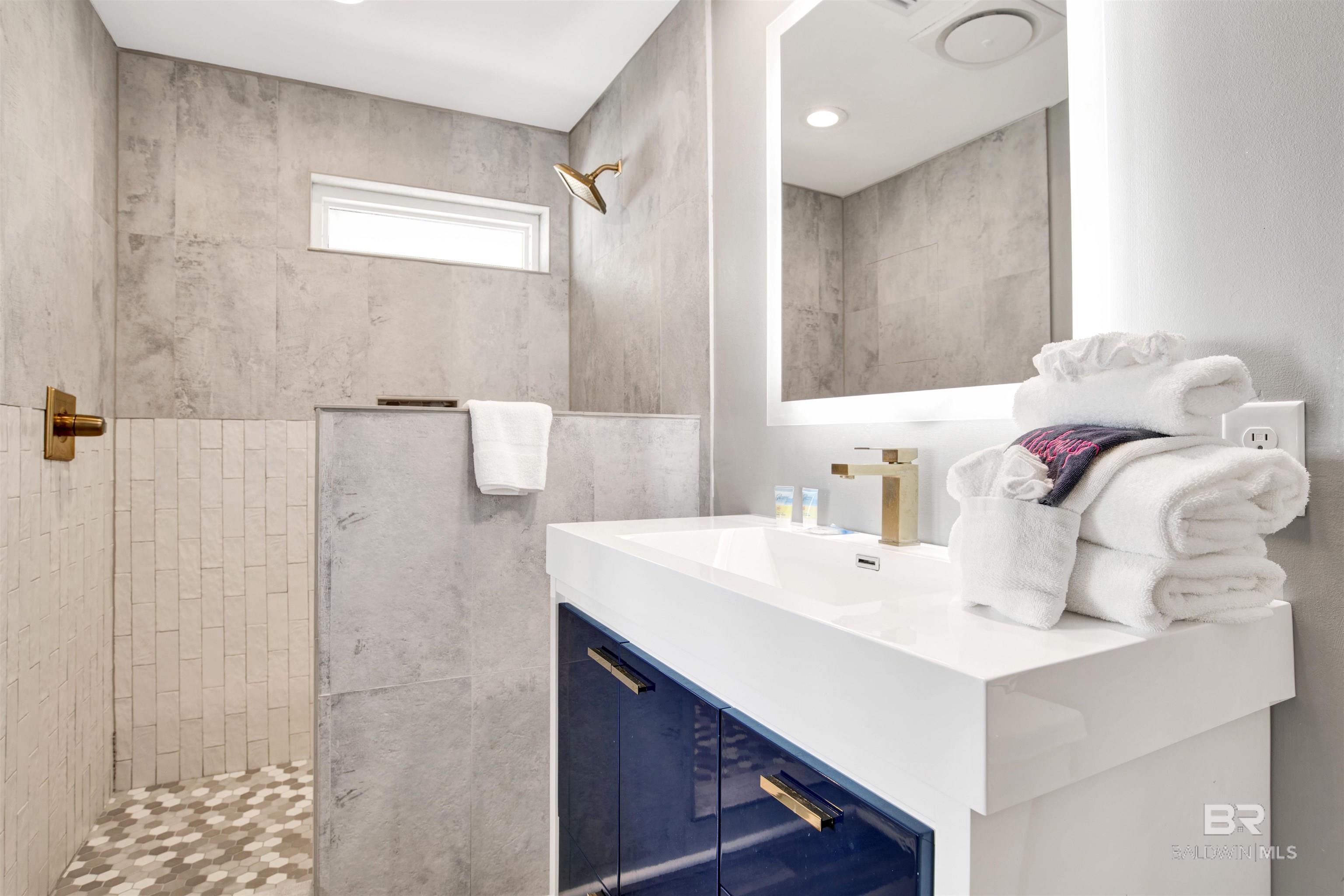 6894 Beach Shore Drive