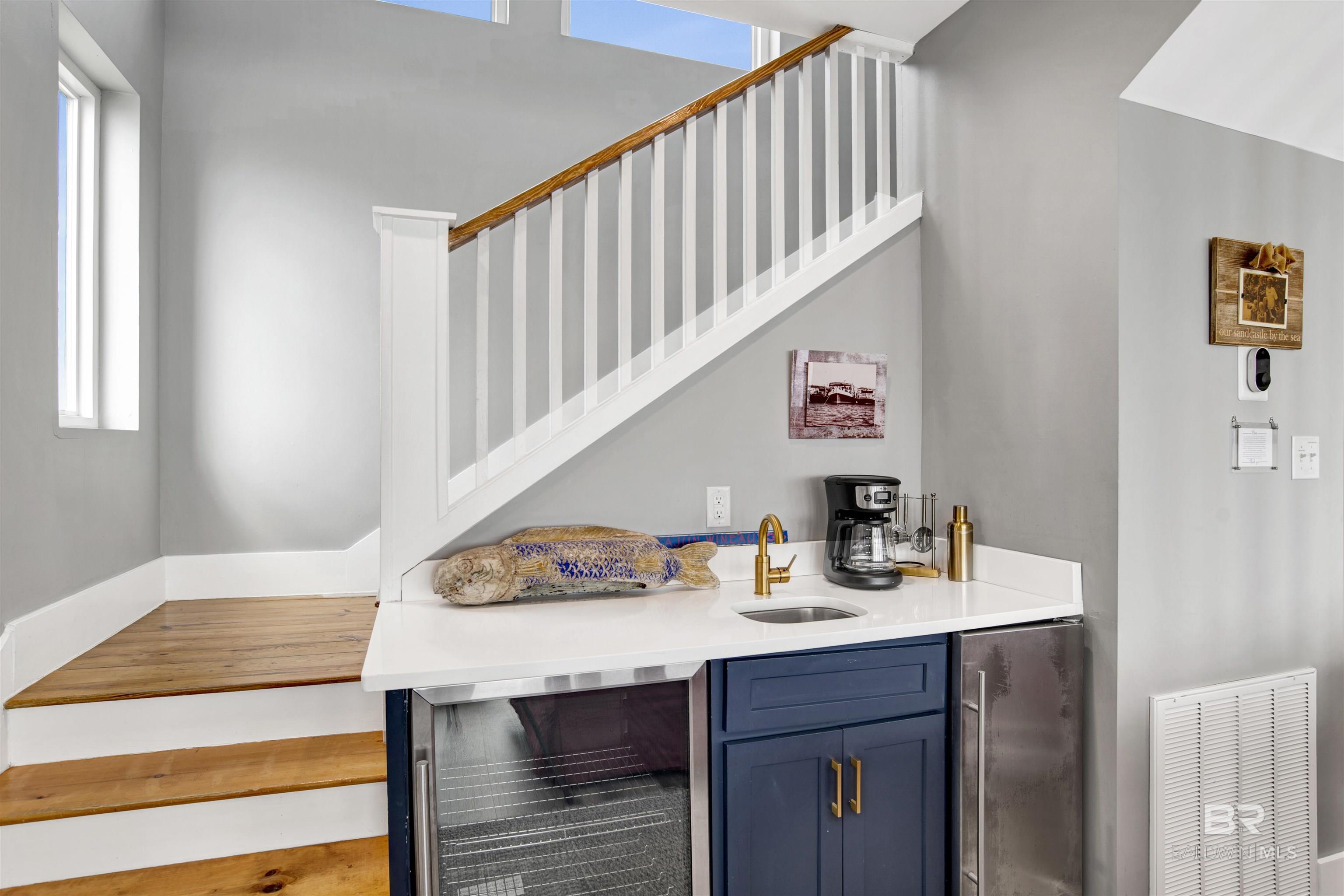 6894 Beach Shore Drive