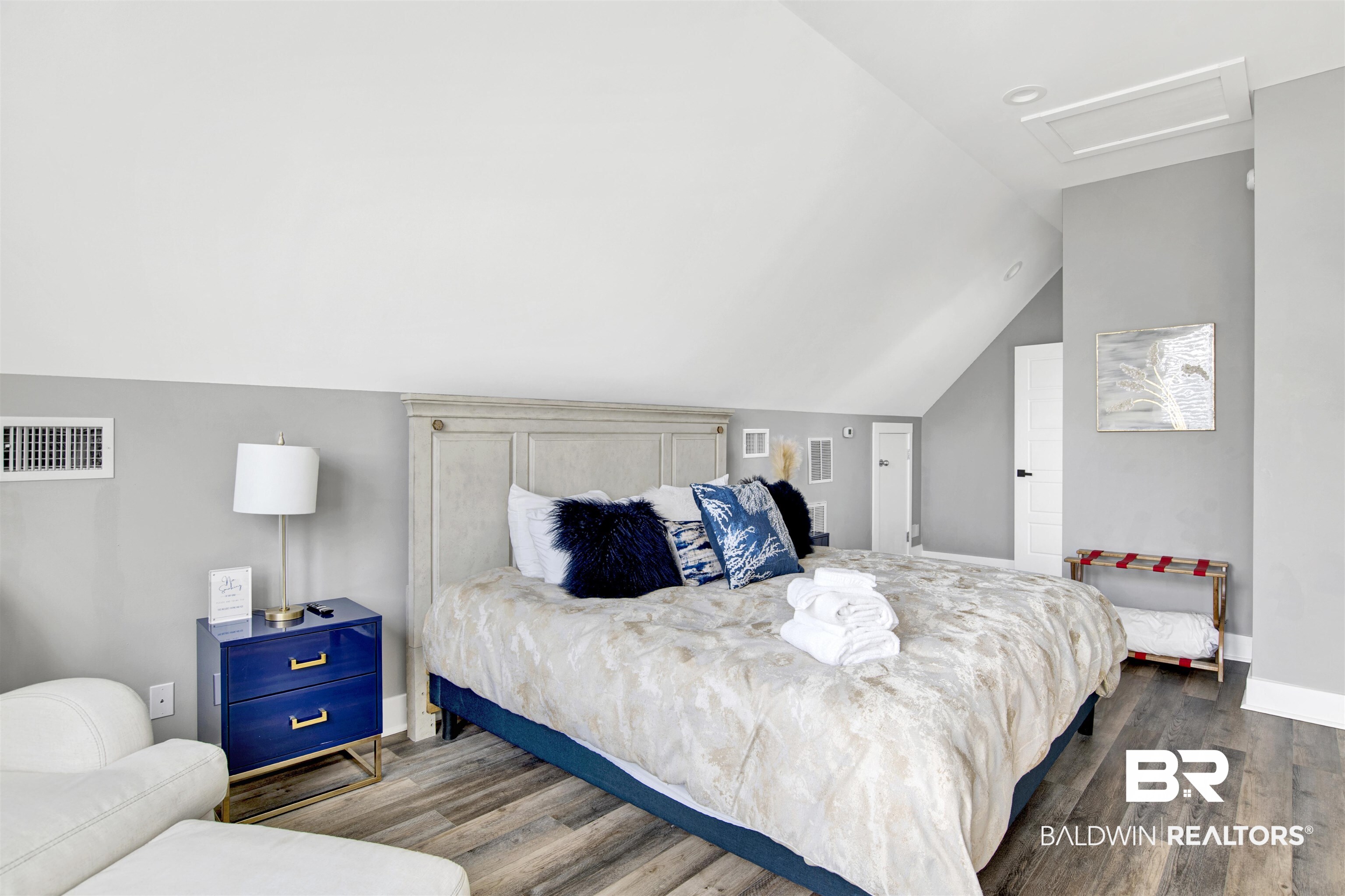 6894 Beach Shore Drive