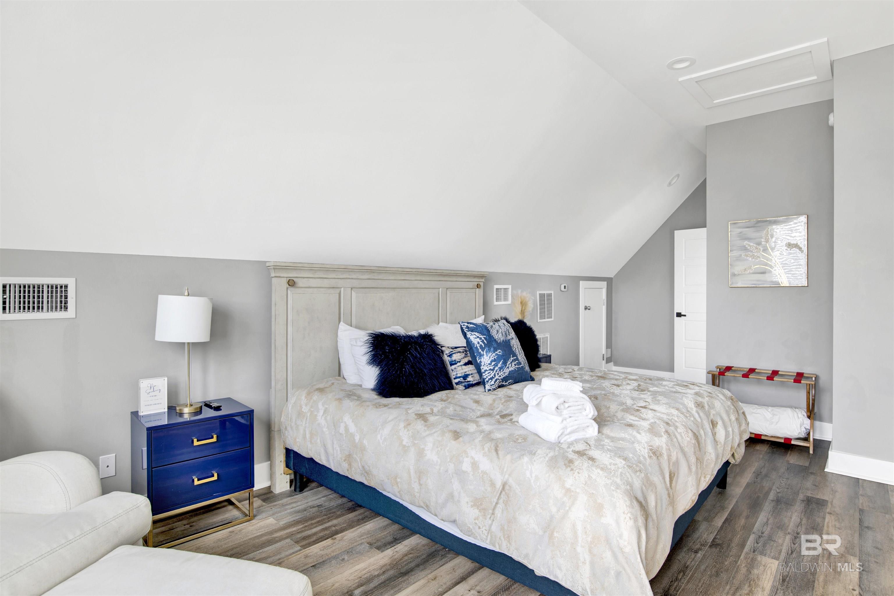 6894 Beach Shore Drive