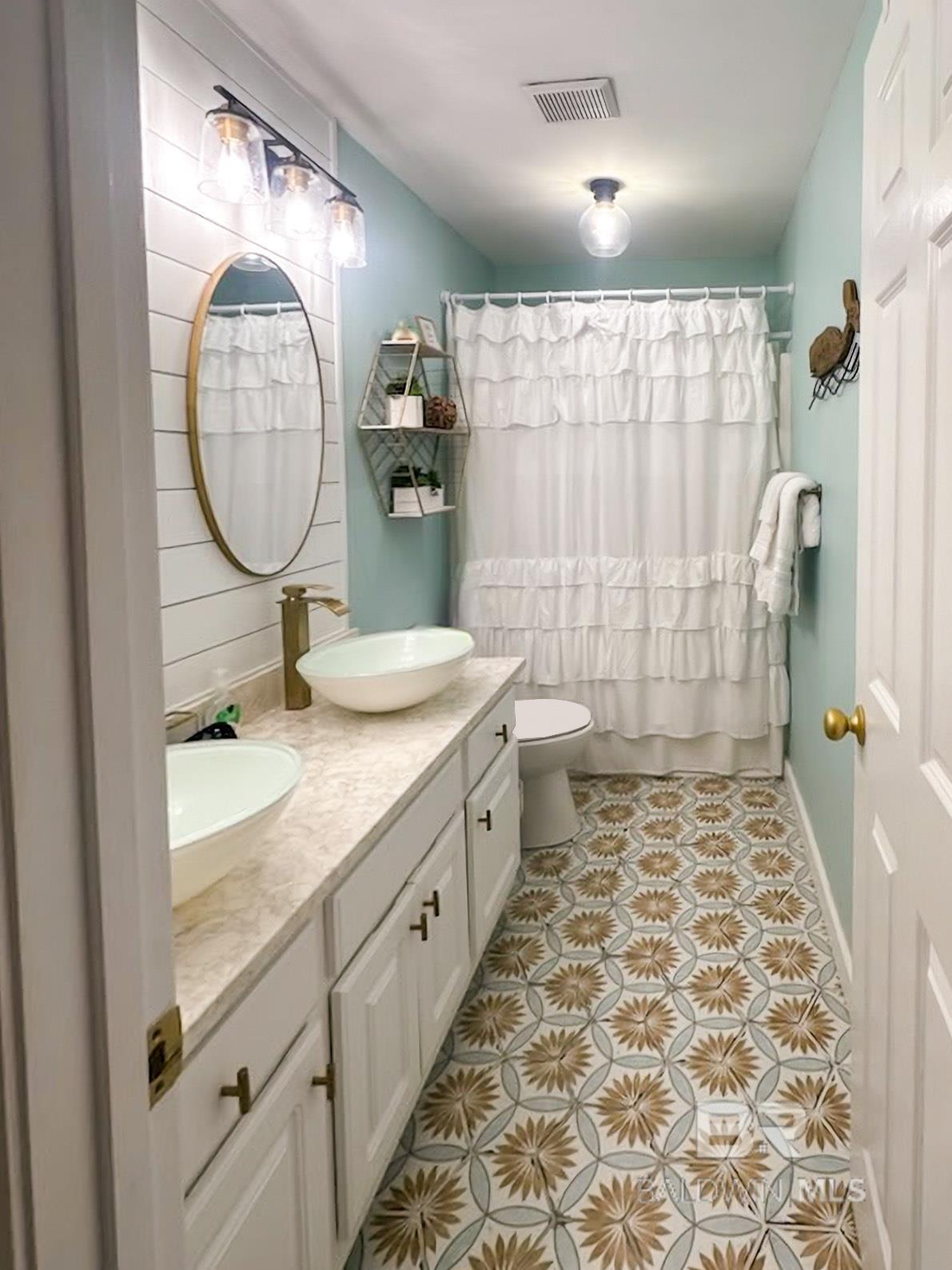 1477 W Lagoon Avenue 103