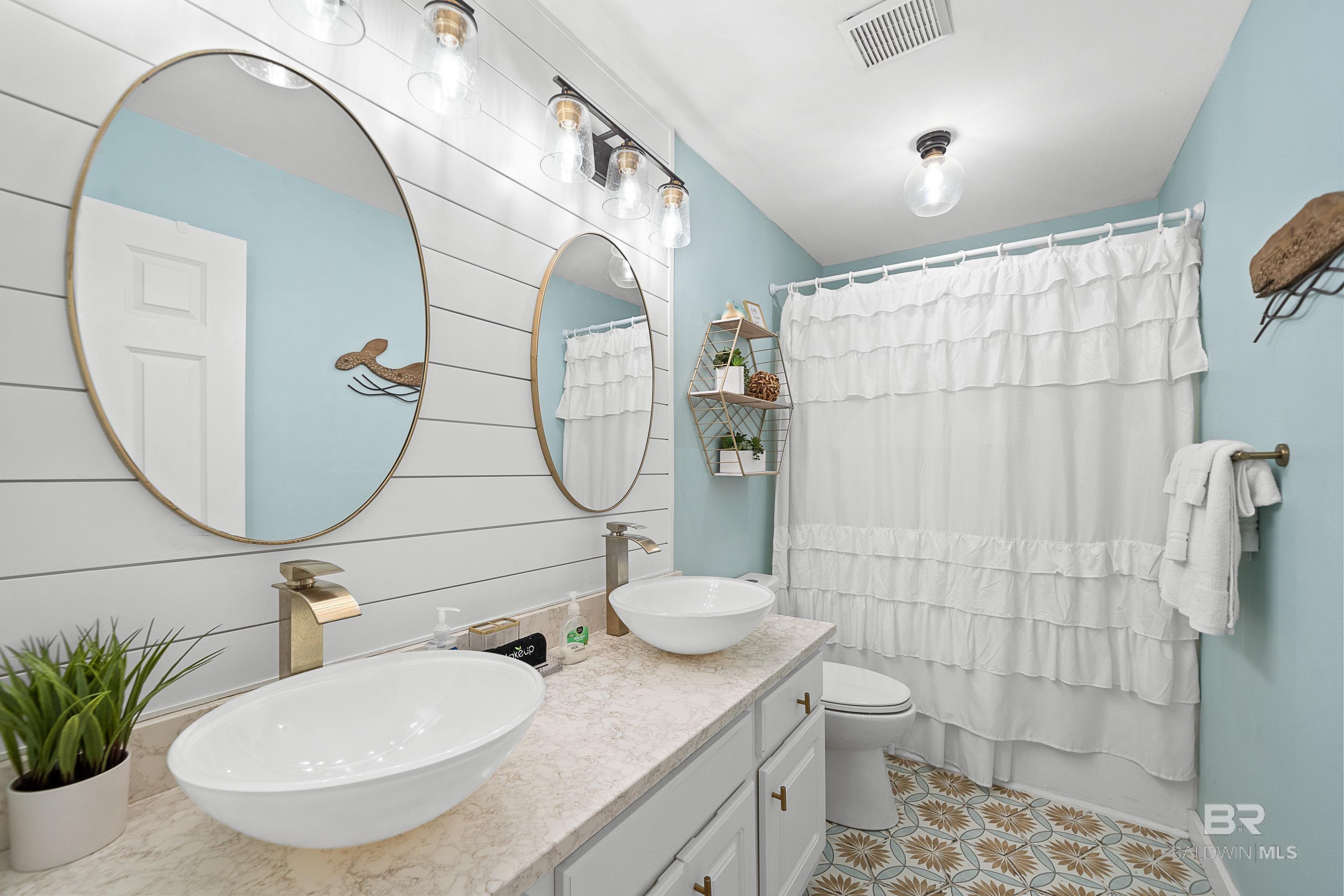 1477 W Lagoon Avenue 103