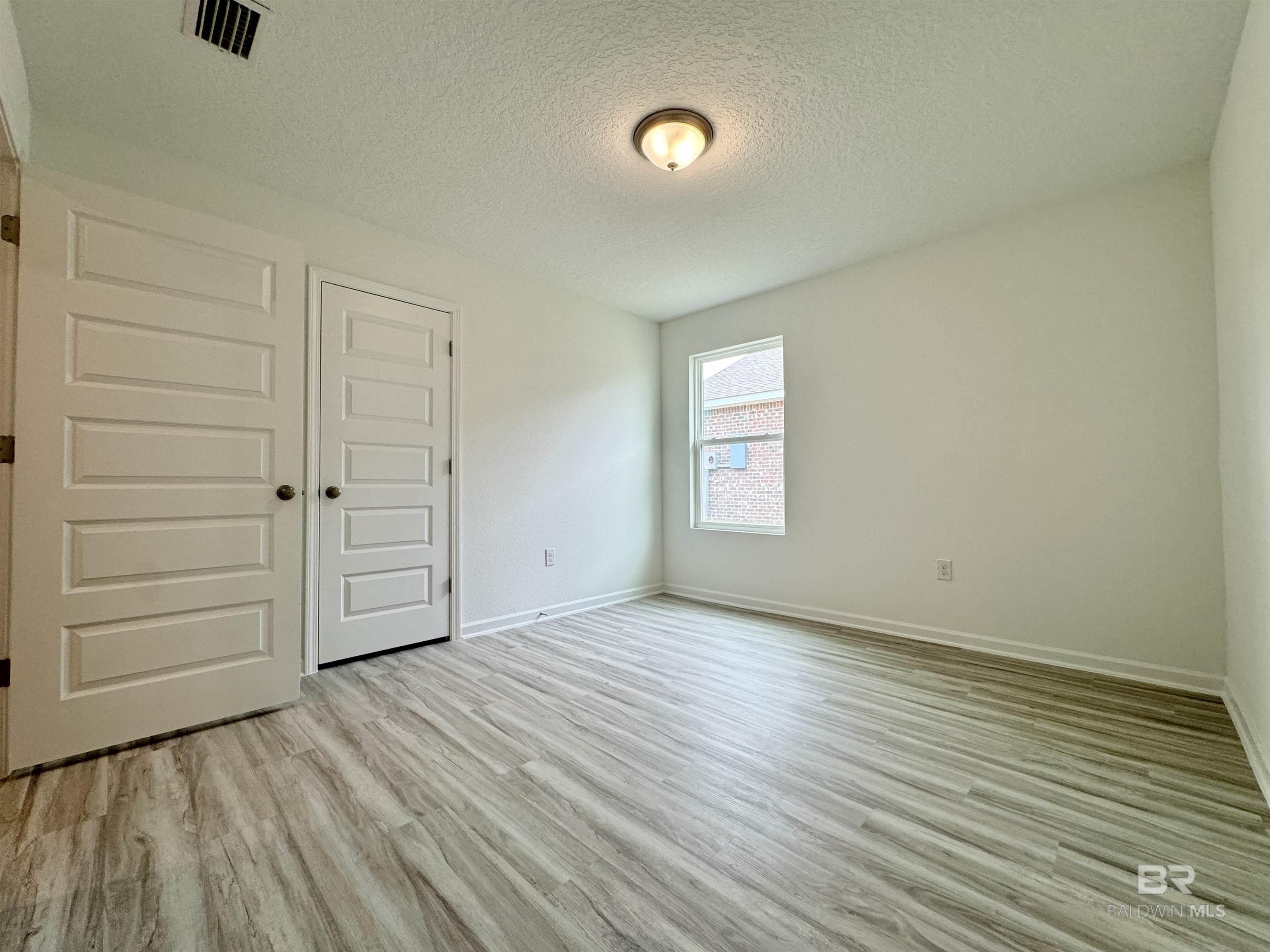 1089 Hayward Loop