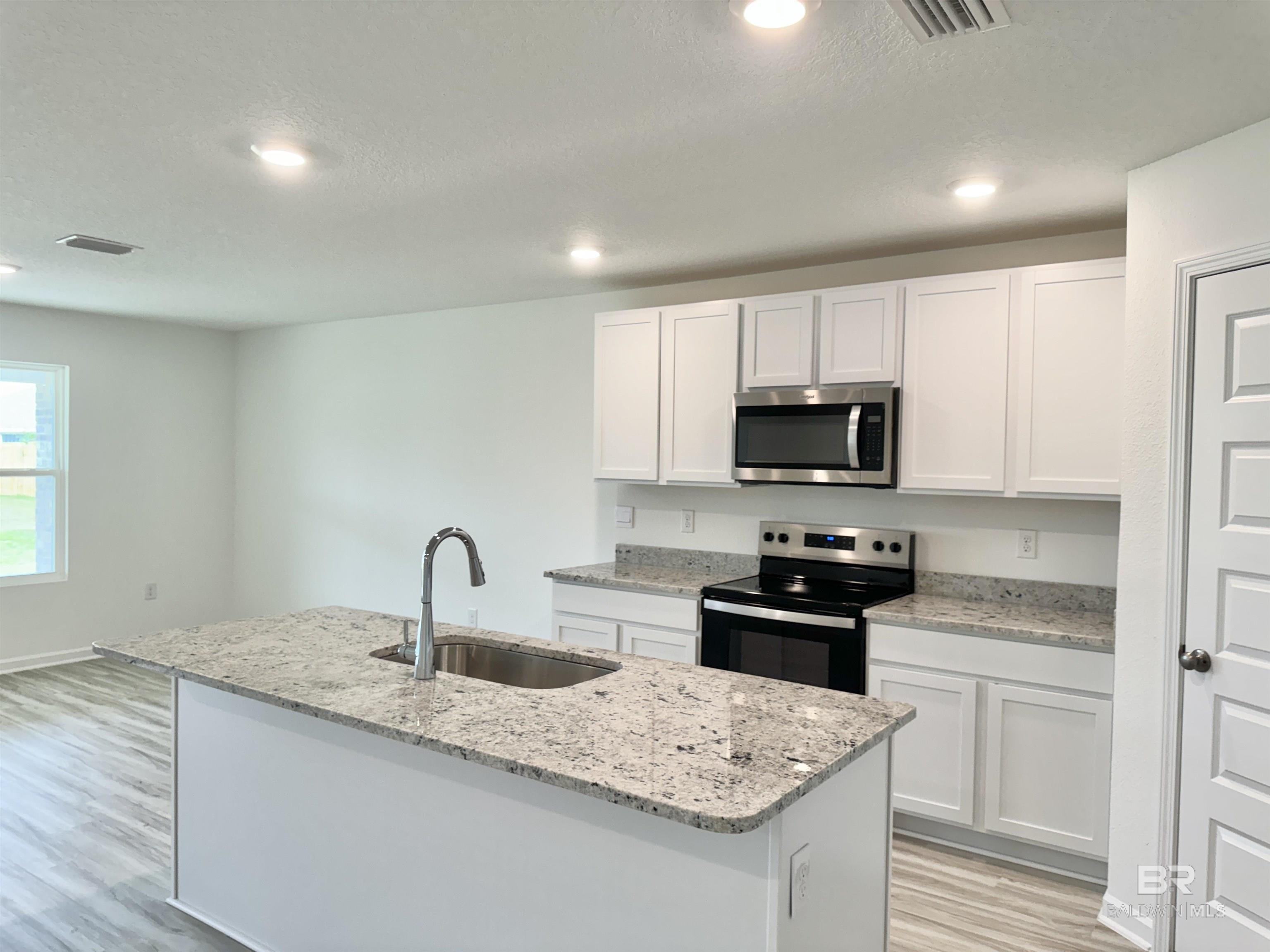 1089 Hayward Loop