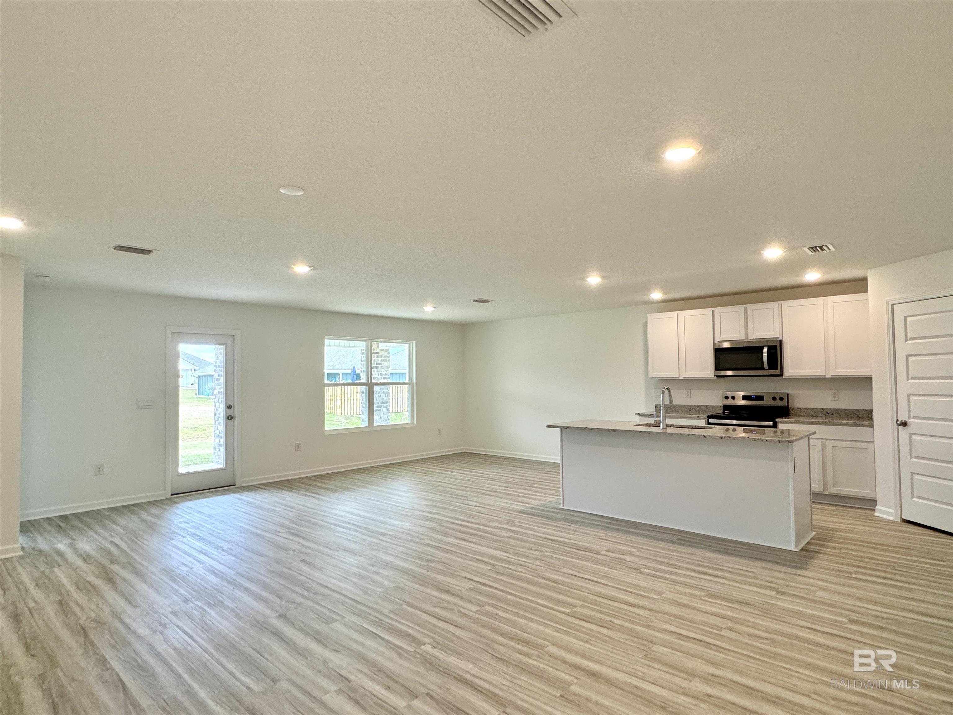 1089 Hayward Loop