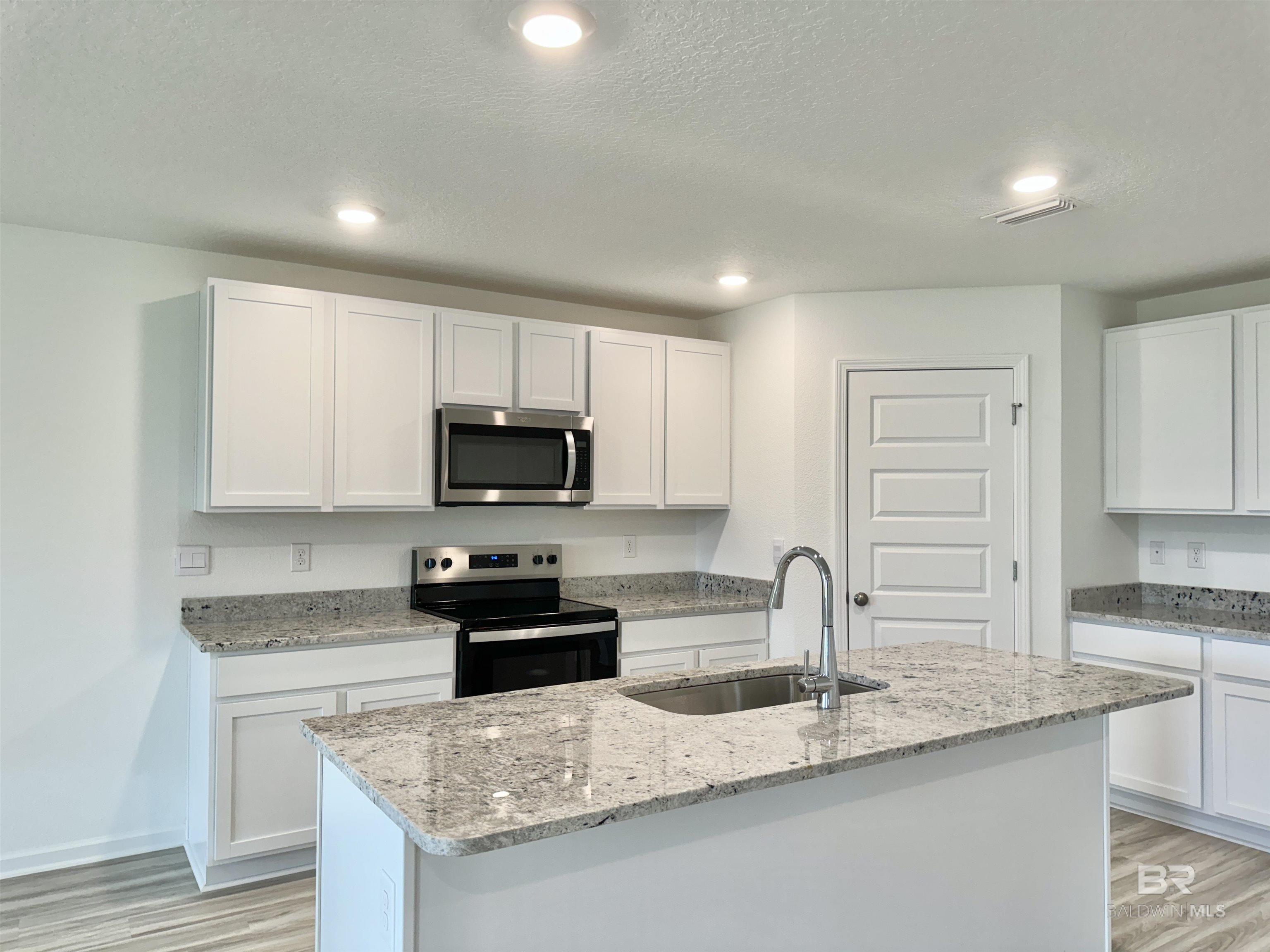 1089 Hayward Loop