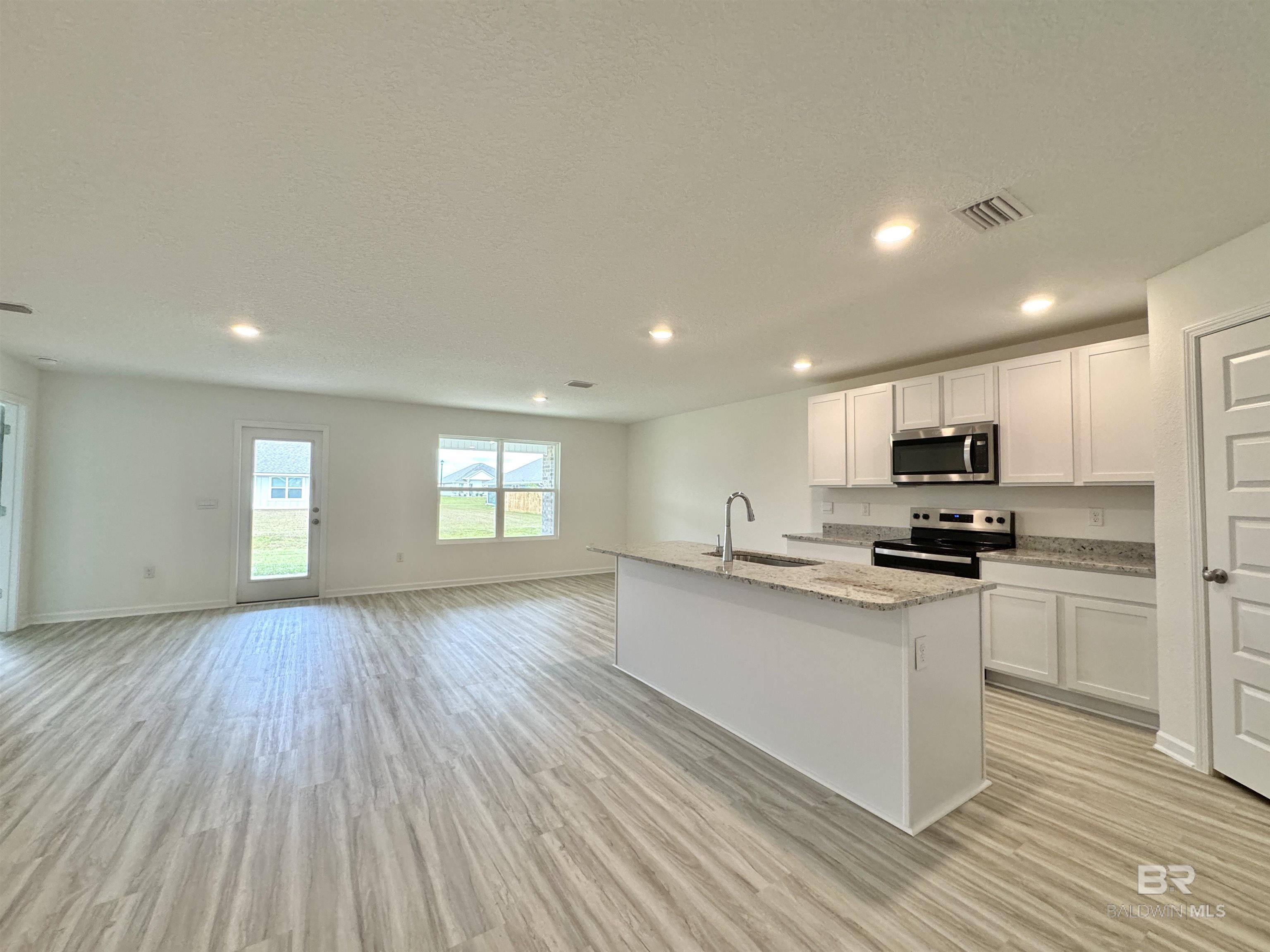 1089 Hayward Loop