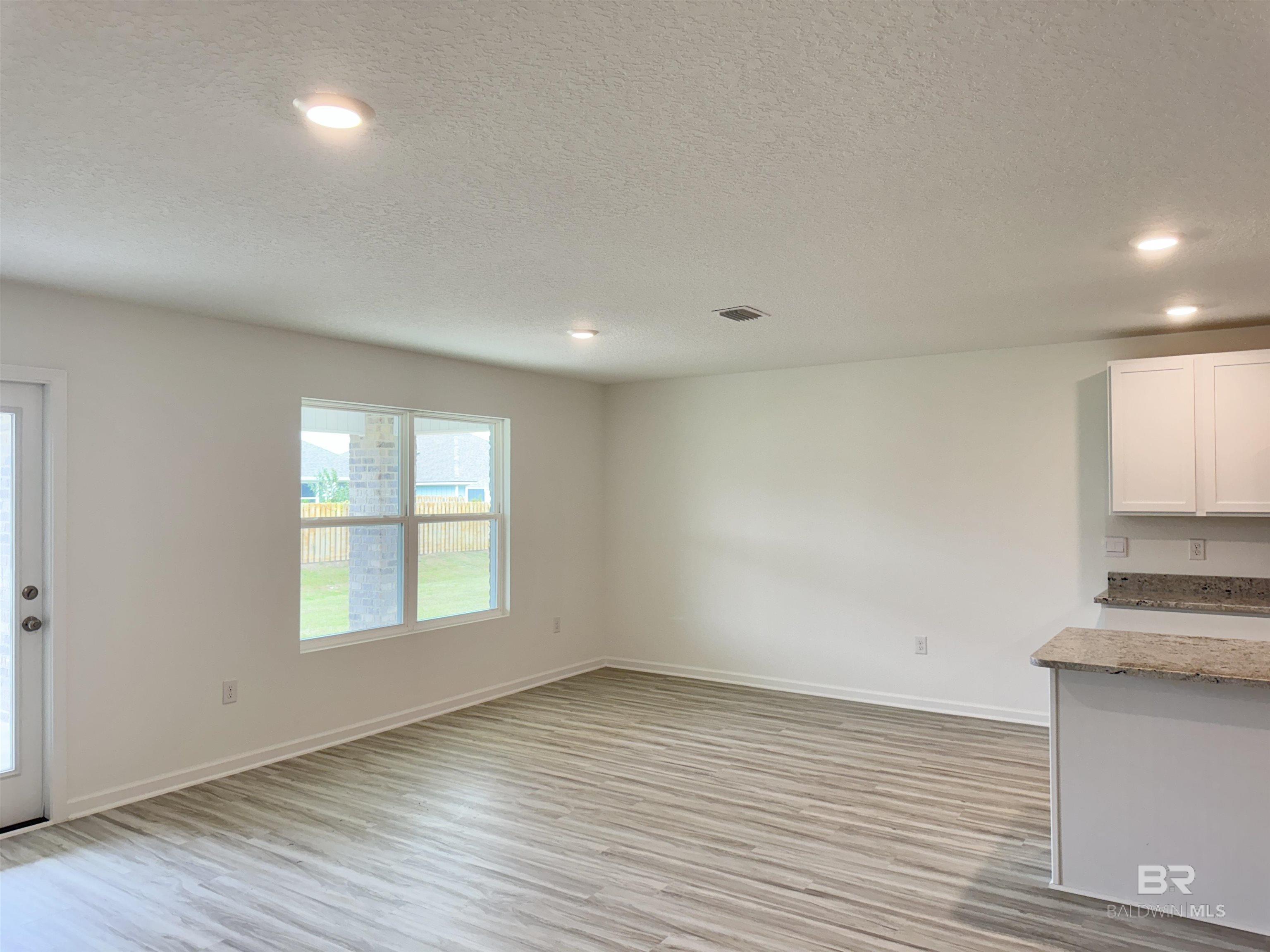 1089 Hayward Loop