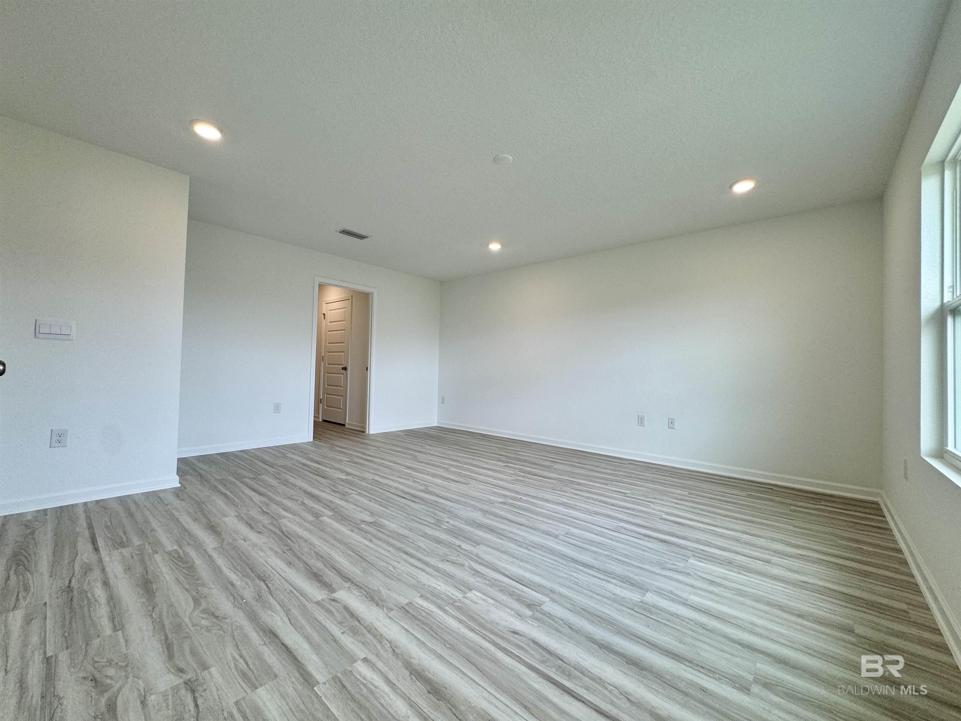 1089 Hayward Loop