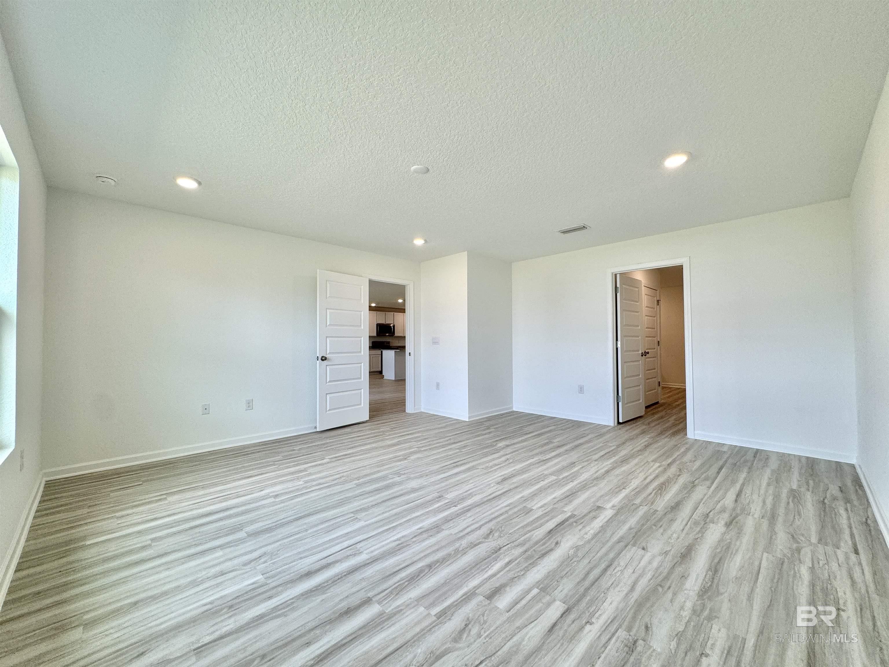 1089 Hayward Loop
