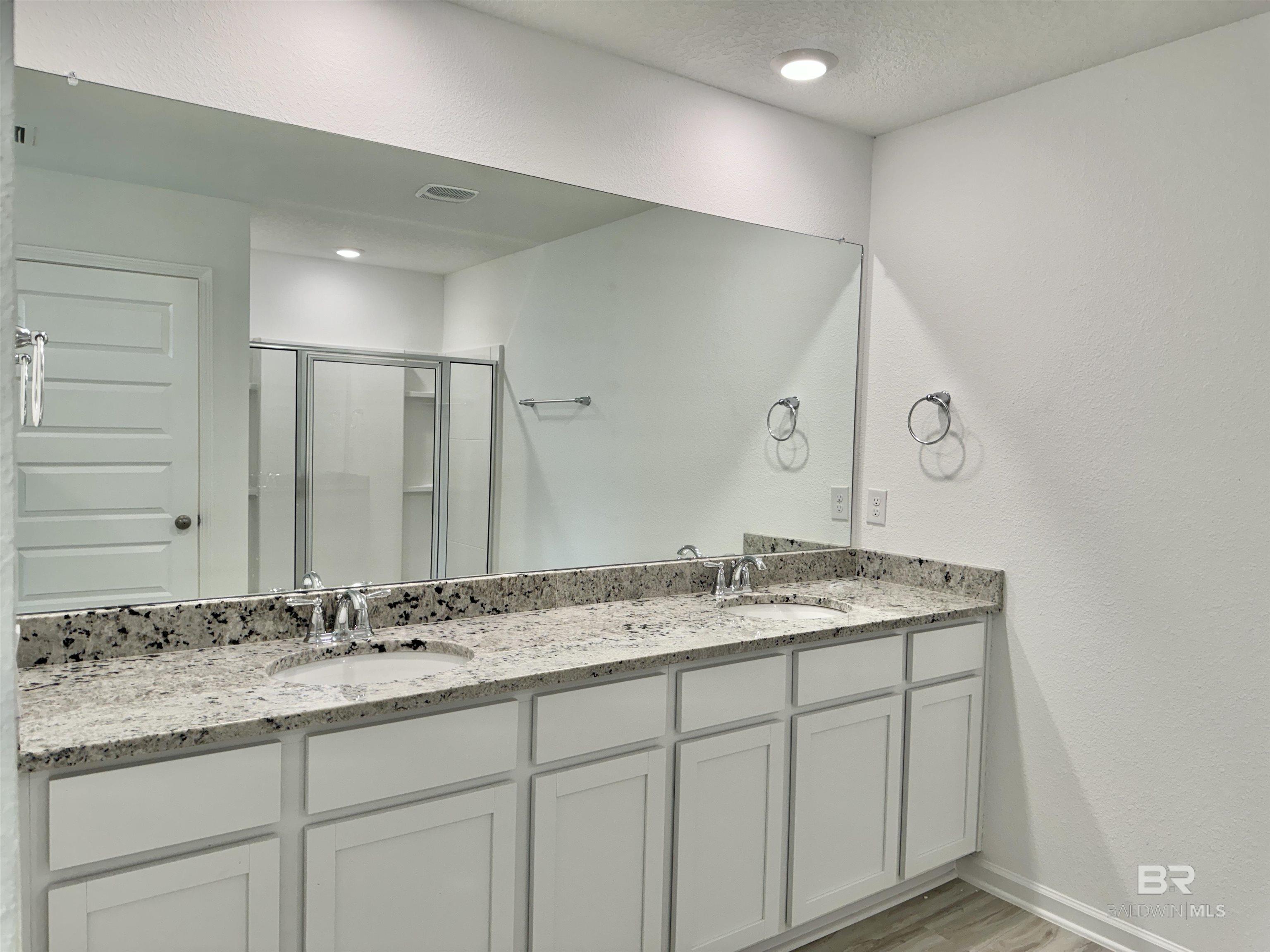 1089 Hayward Loop