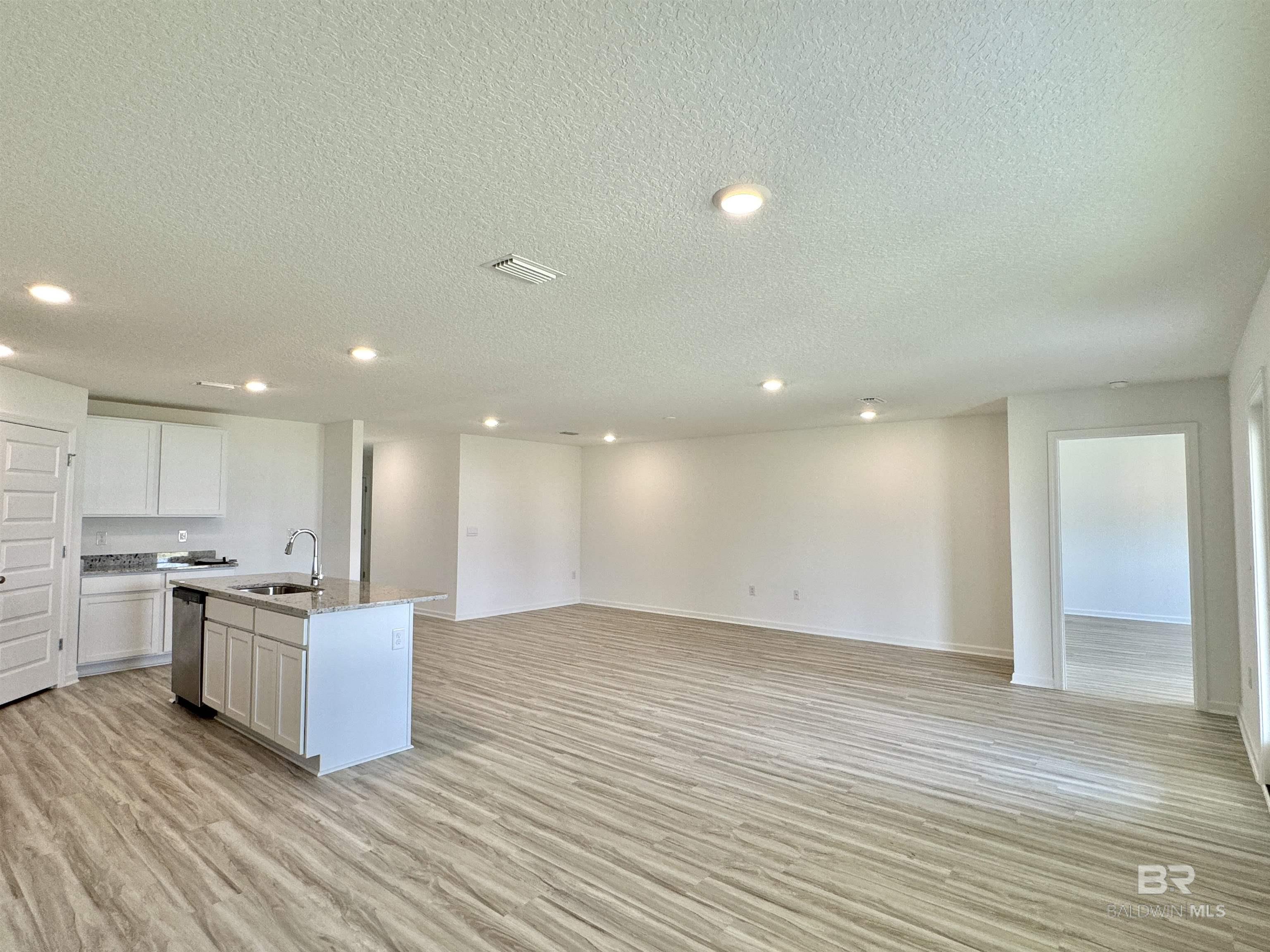 1089 Hayward Loop