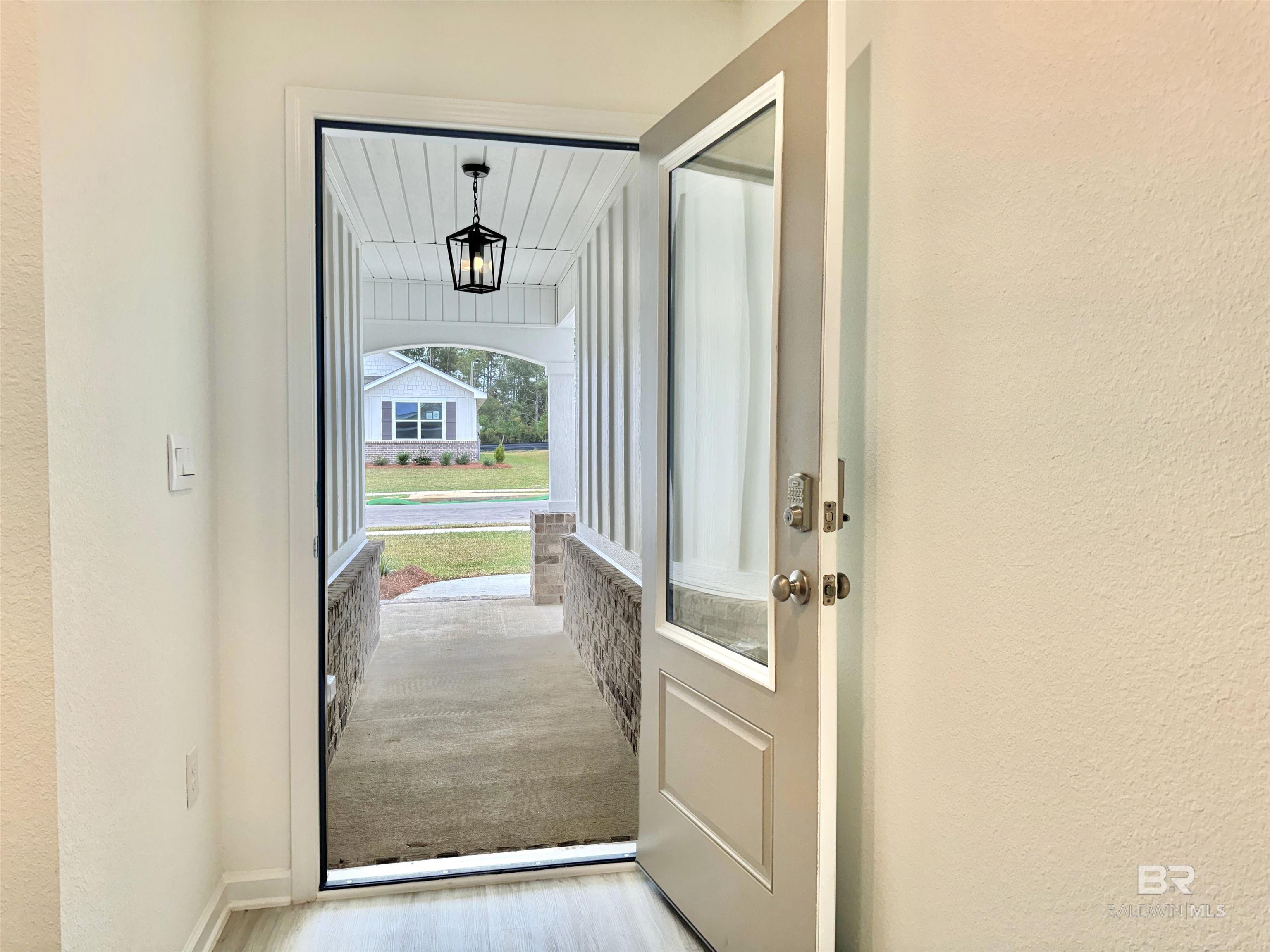 1089 Hayward Loop