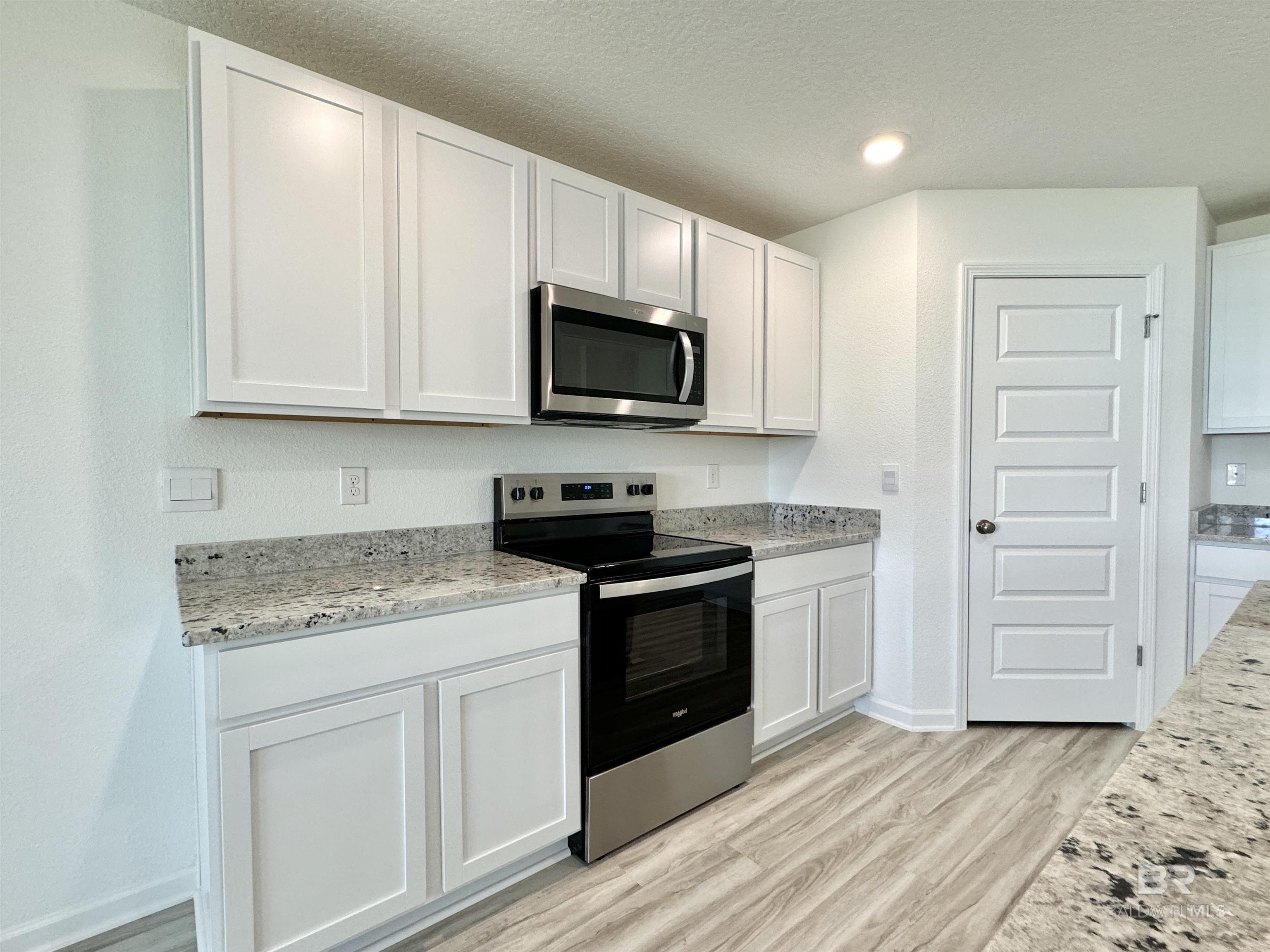 1089 Hayward Loop