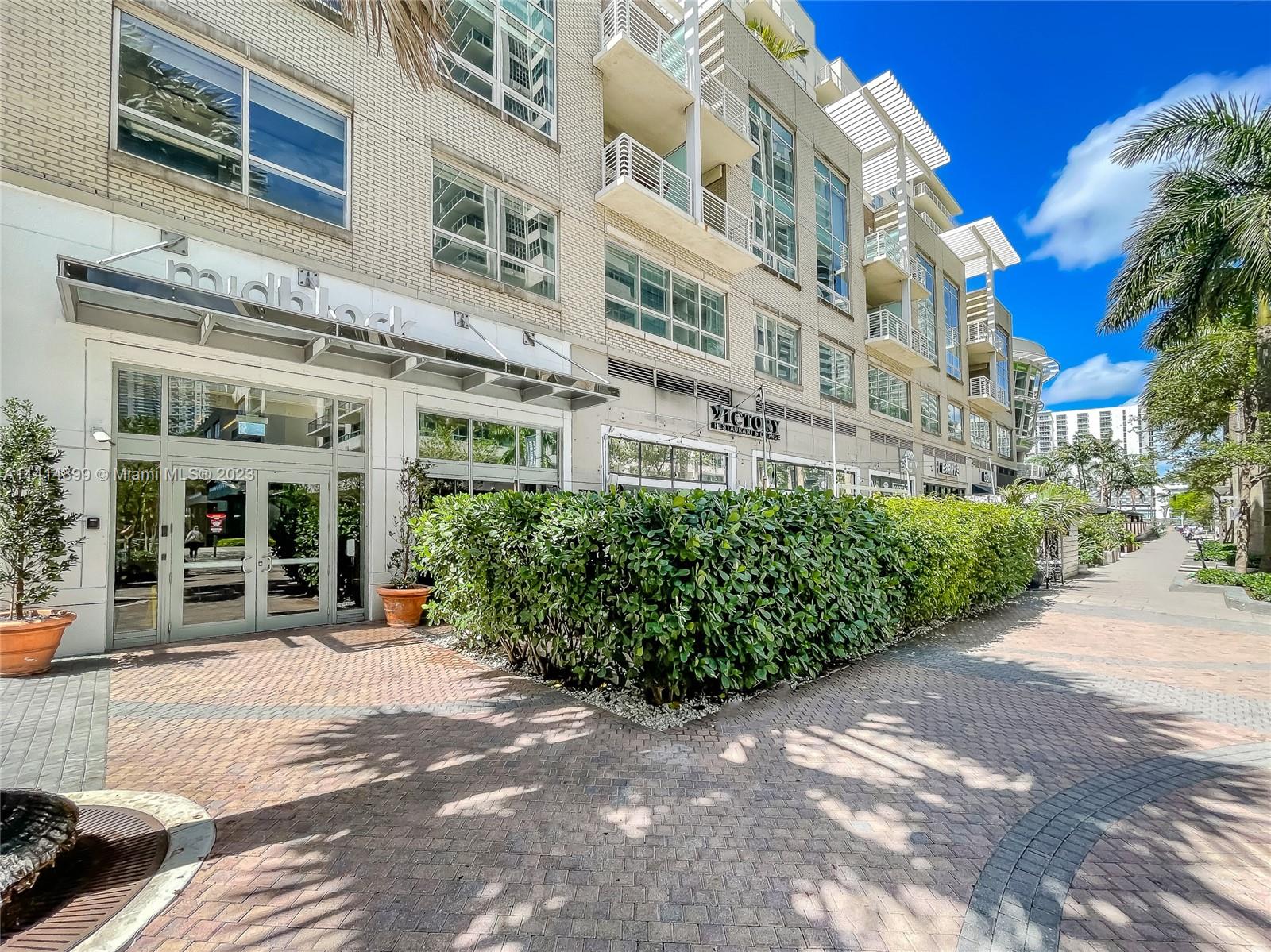 3250 NE 1st Ave # 715