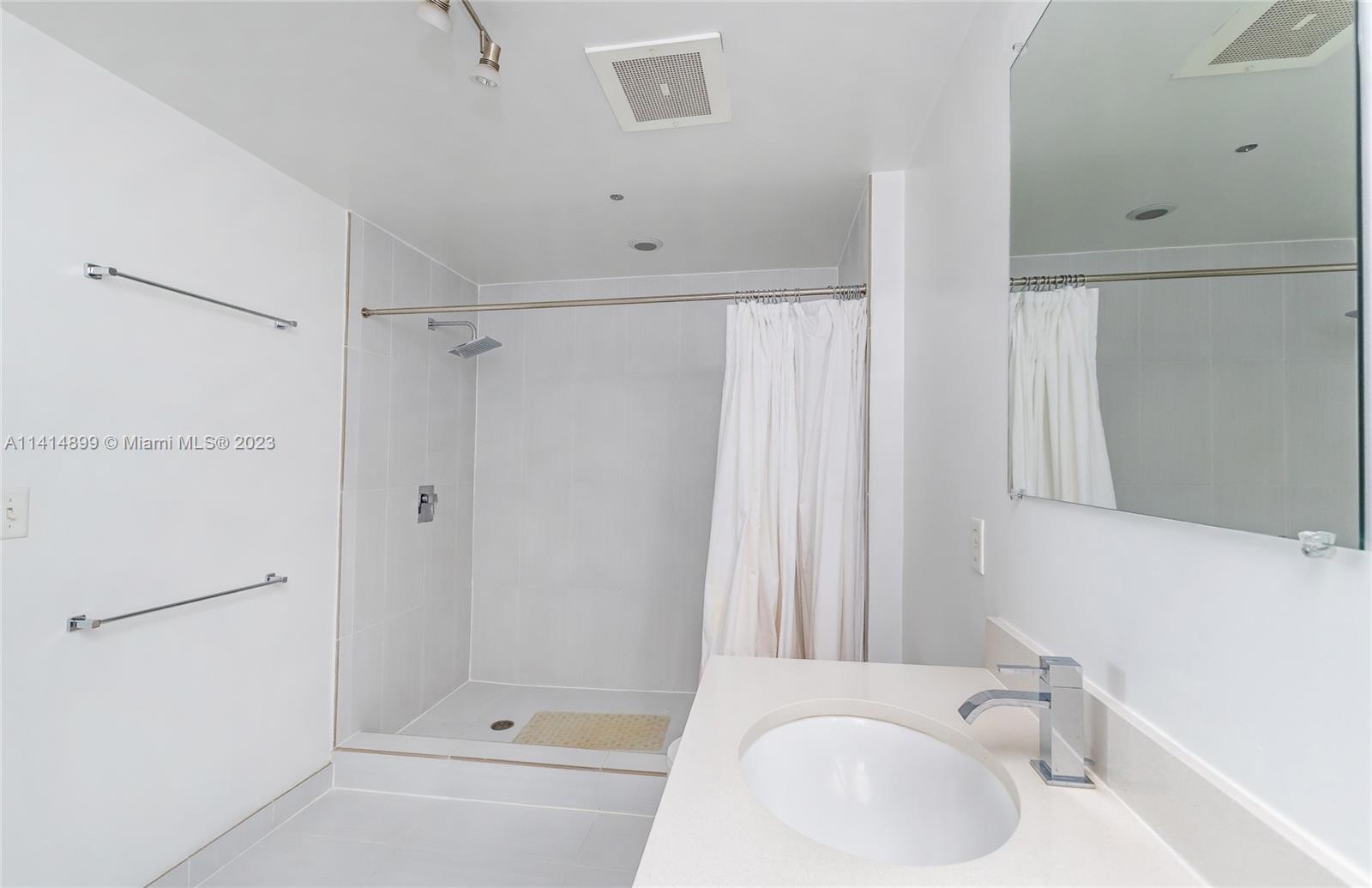 3250 NE 1st Ave # 715