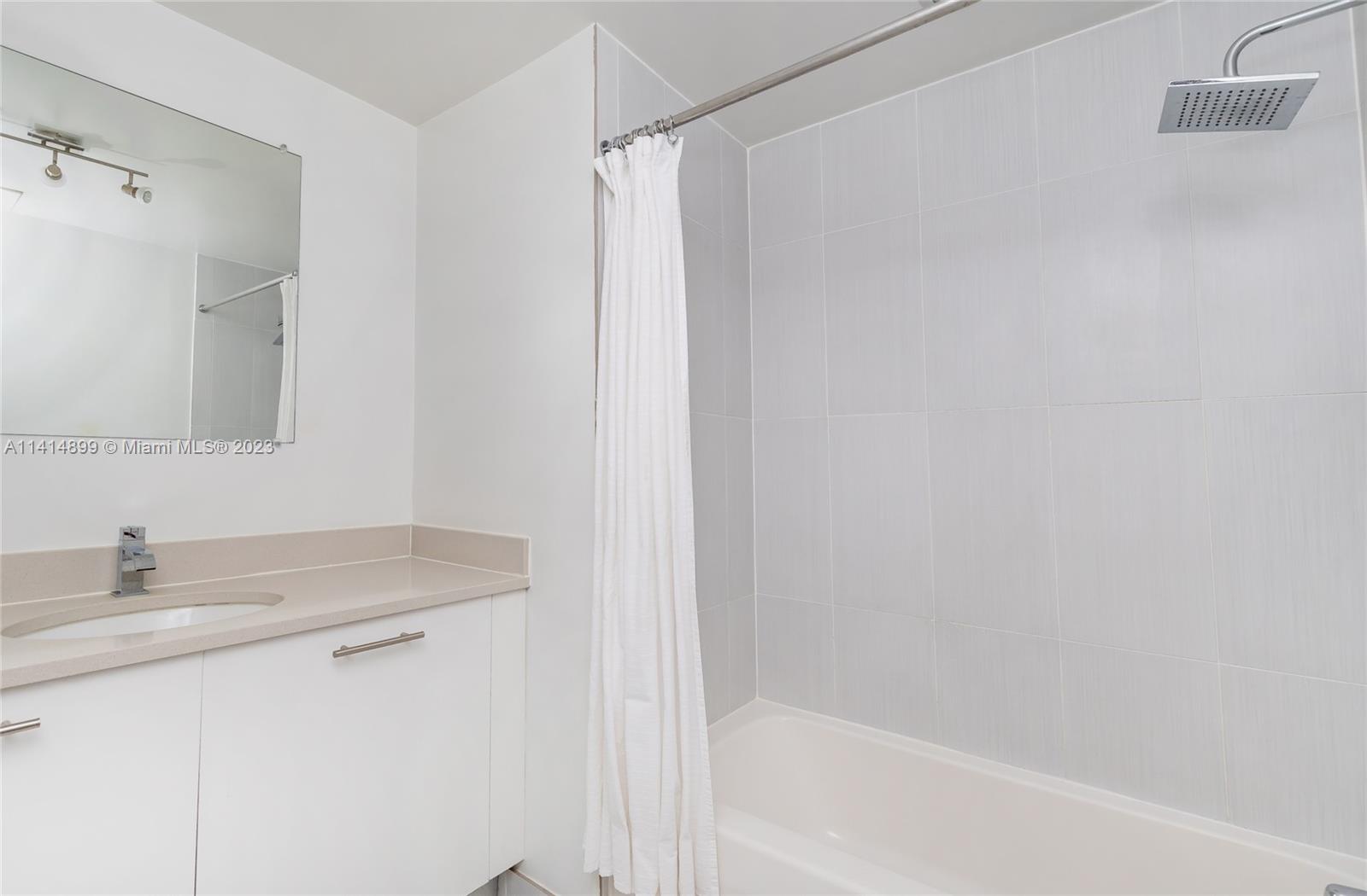 3250 NE 1st Ave # 715