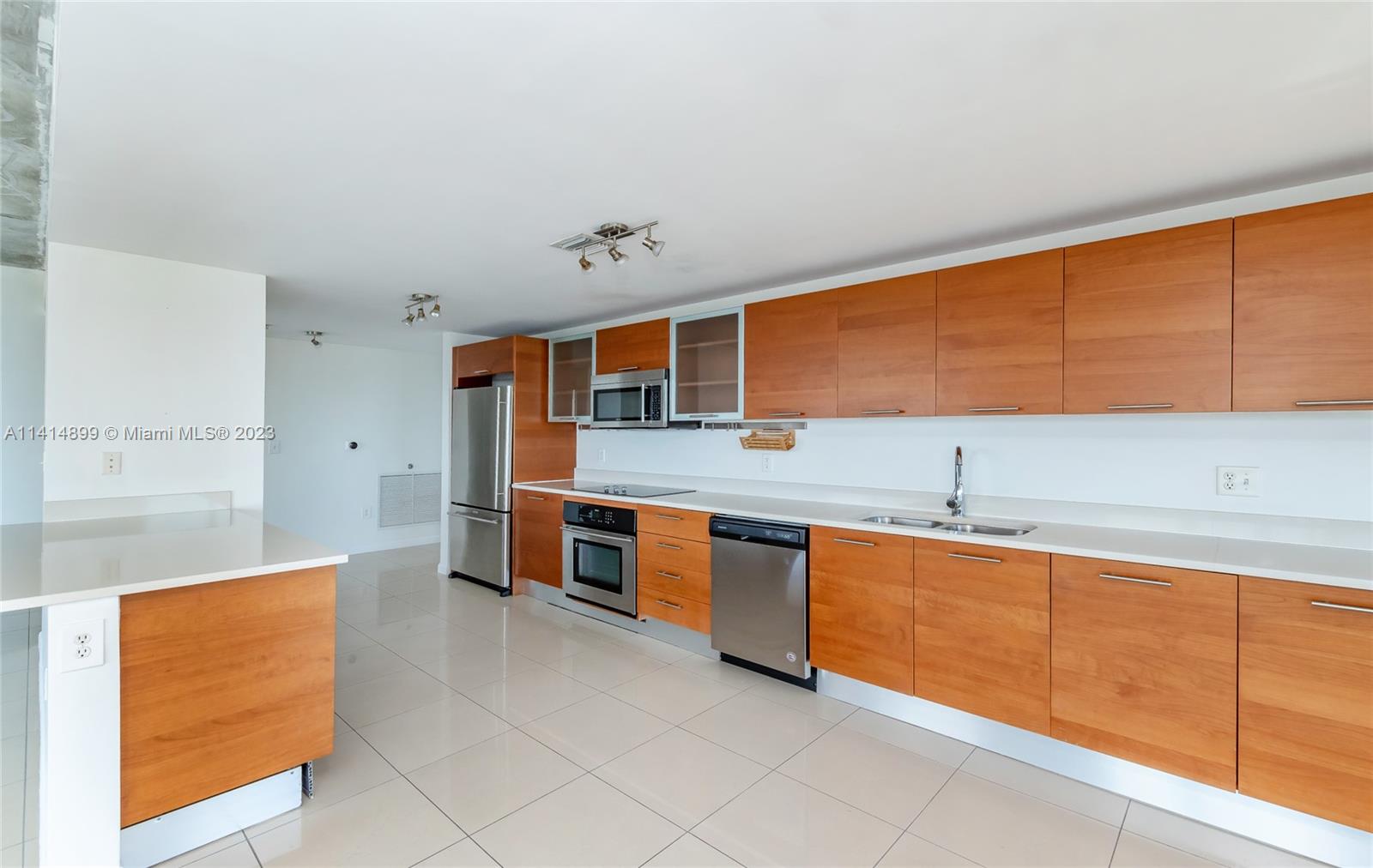 3250 NE 1st Ave # 715