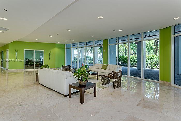 6515 Collins Ave Unit: 805