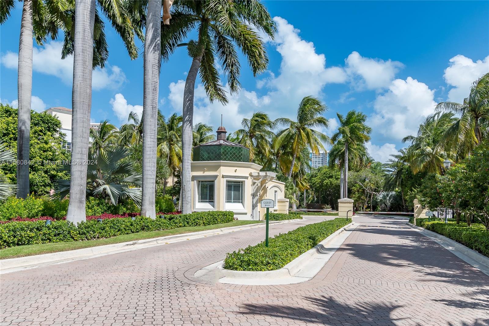 765 Crandon Blvd # 106