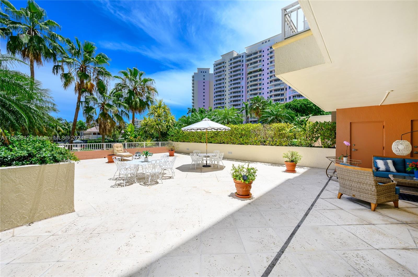 765 Crandon Blvd # 106