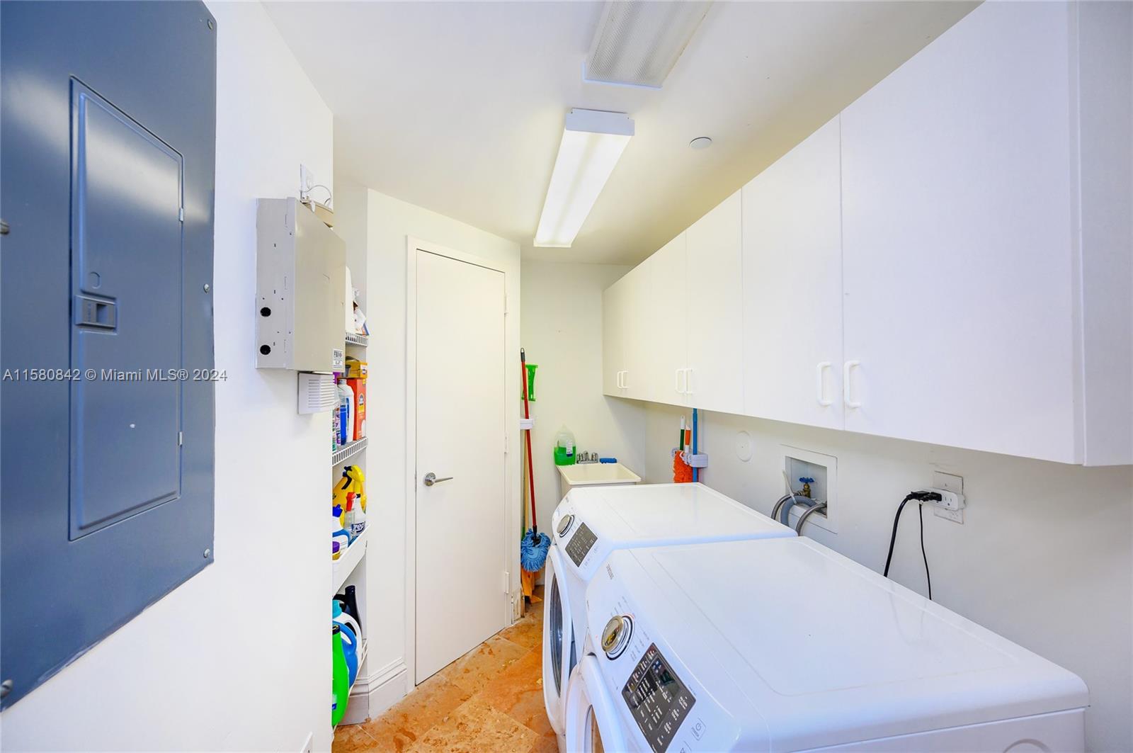 765 Crandon Blvd # 106