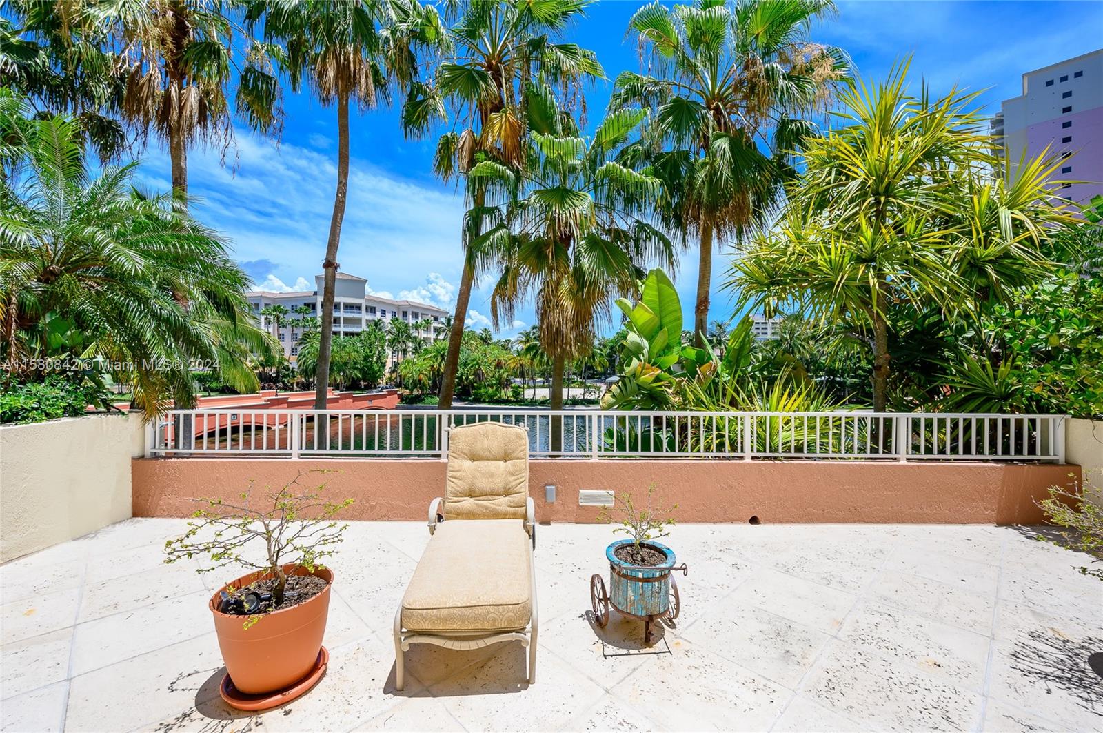 765 Crandon Blvd # 106