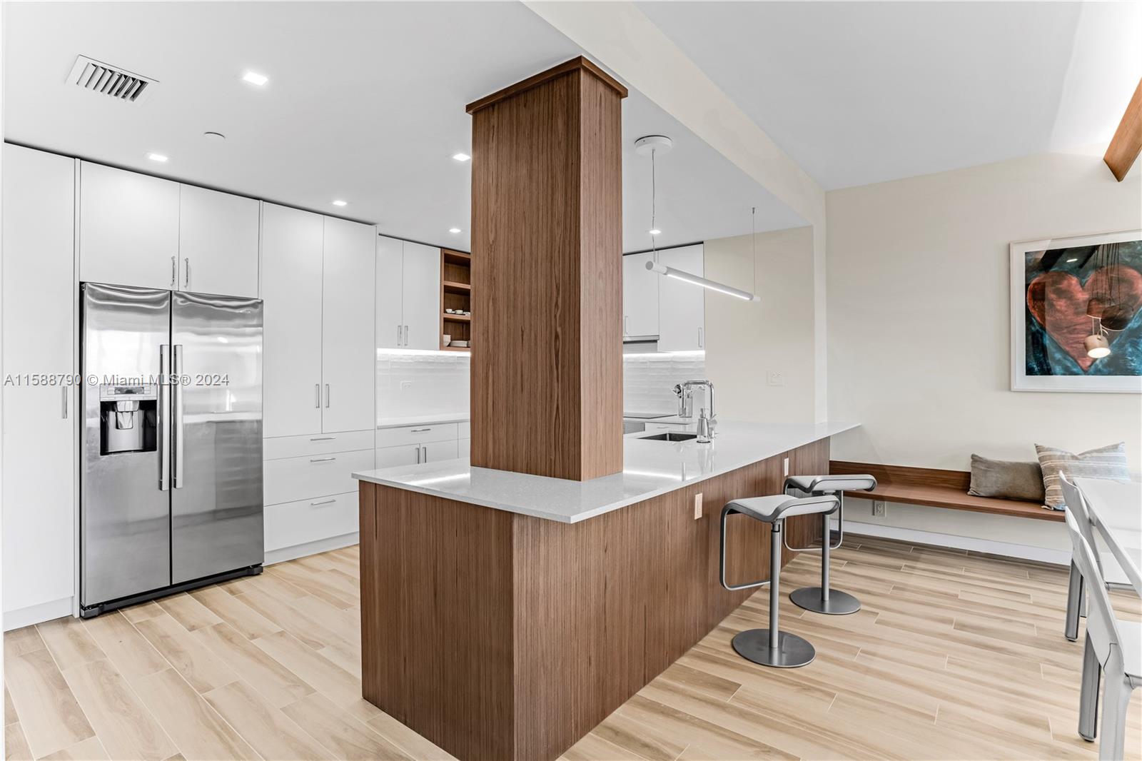 201 Crandon Blvd # 837